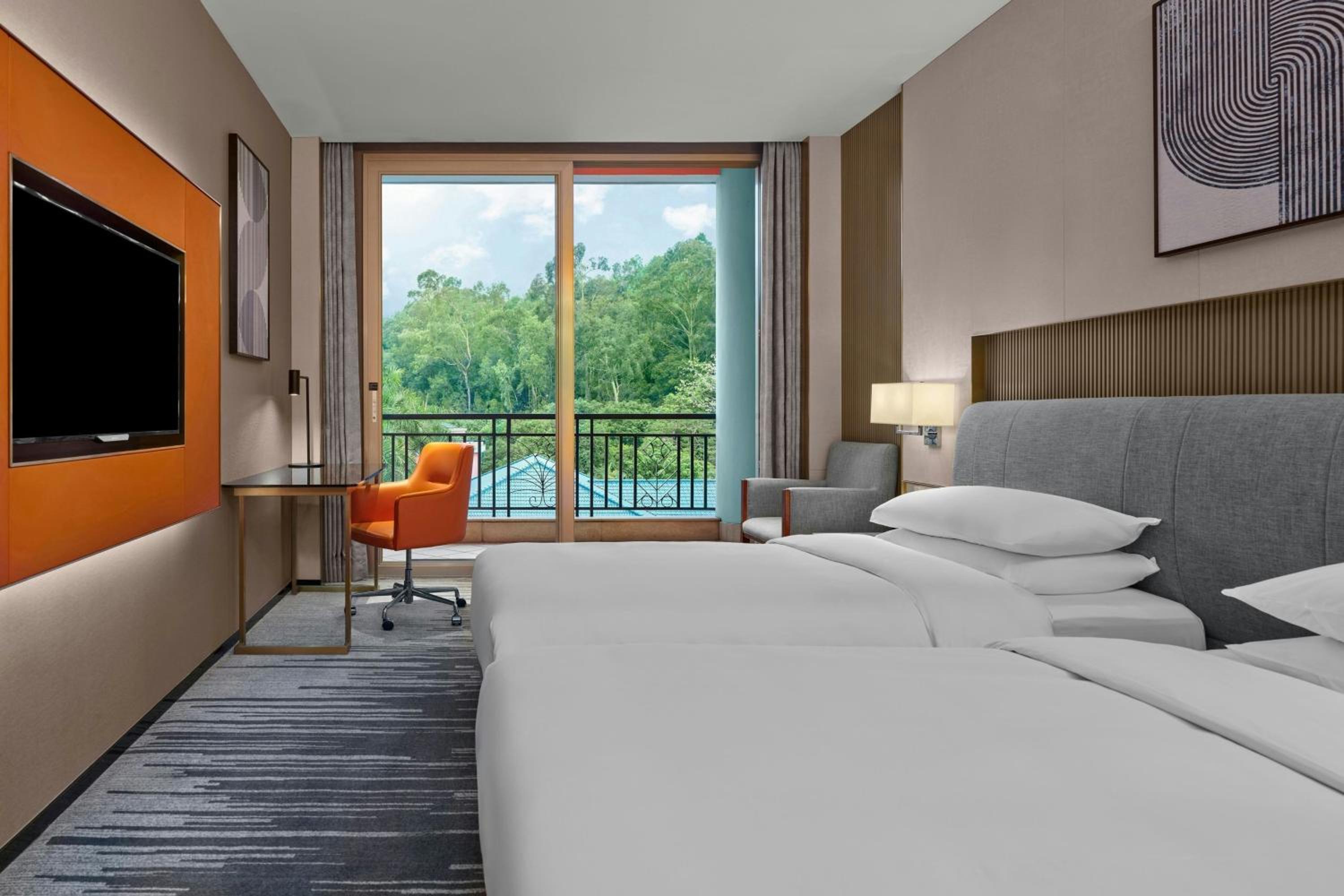 Deluxe Mountain Twin Room with Two Twin Beds and Mountain View