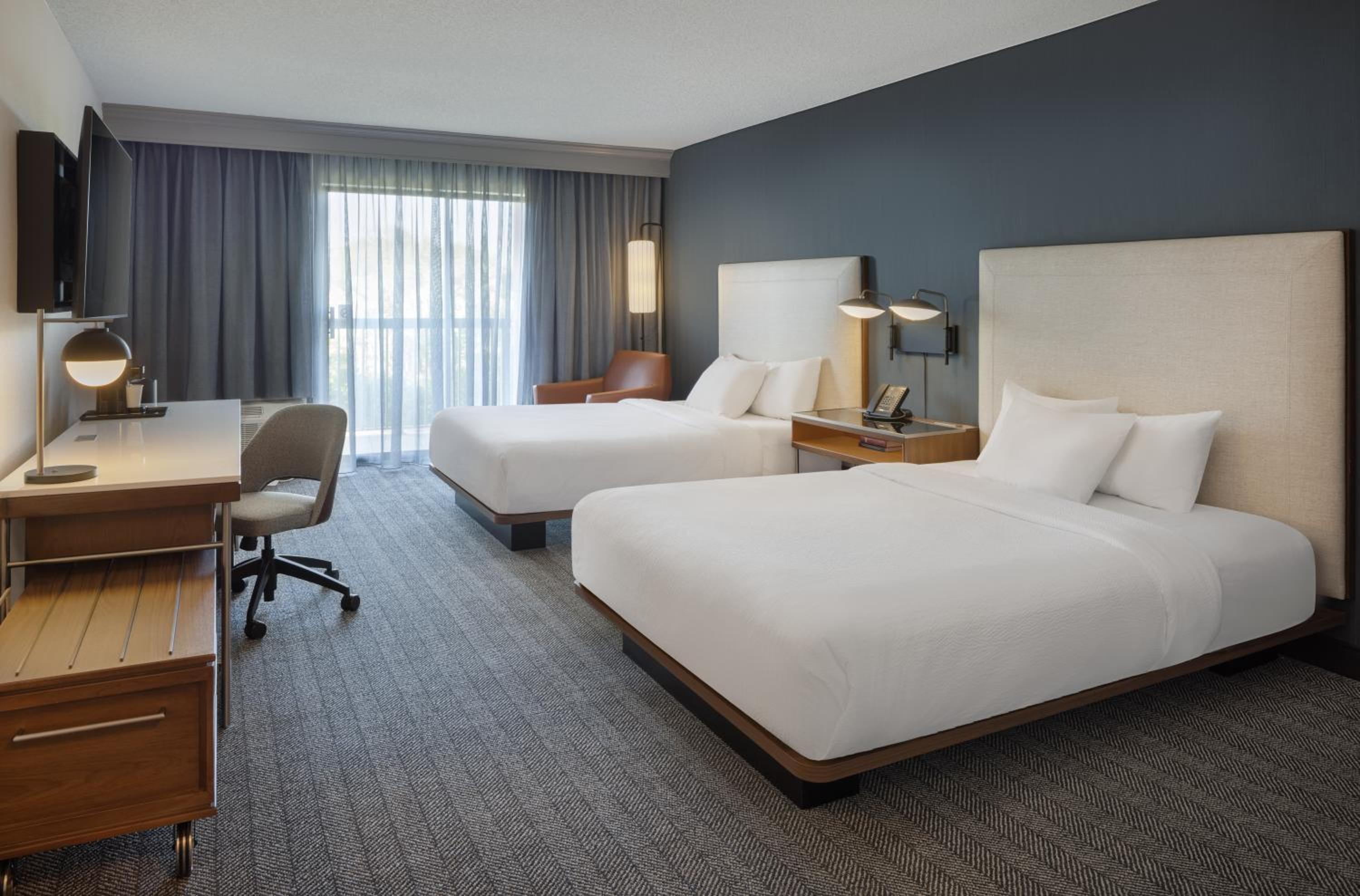 Standard Room with 2 Double Beds - Photo 7