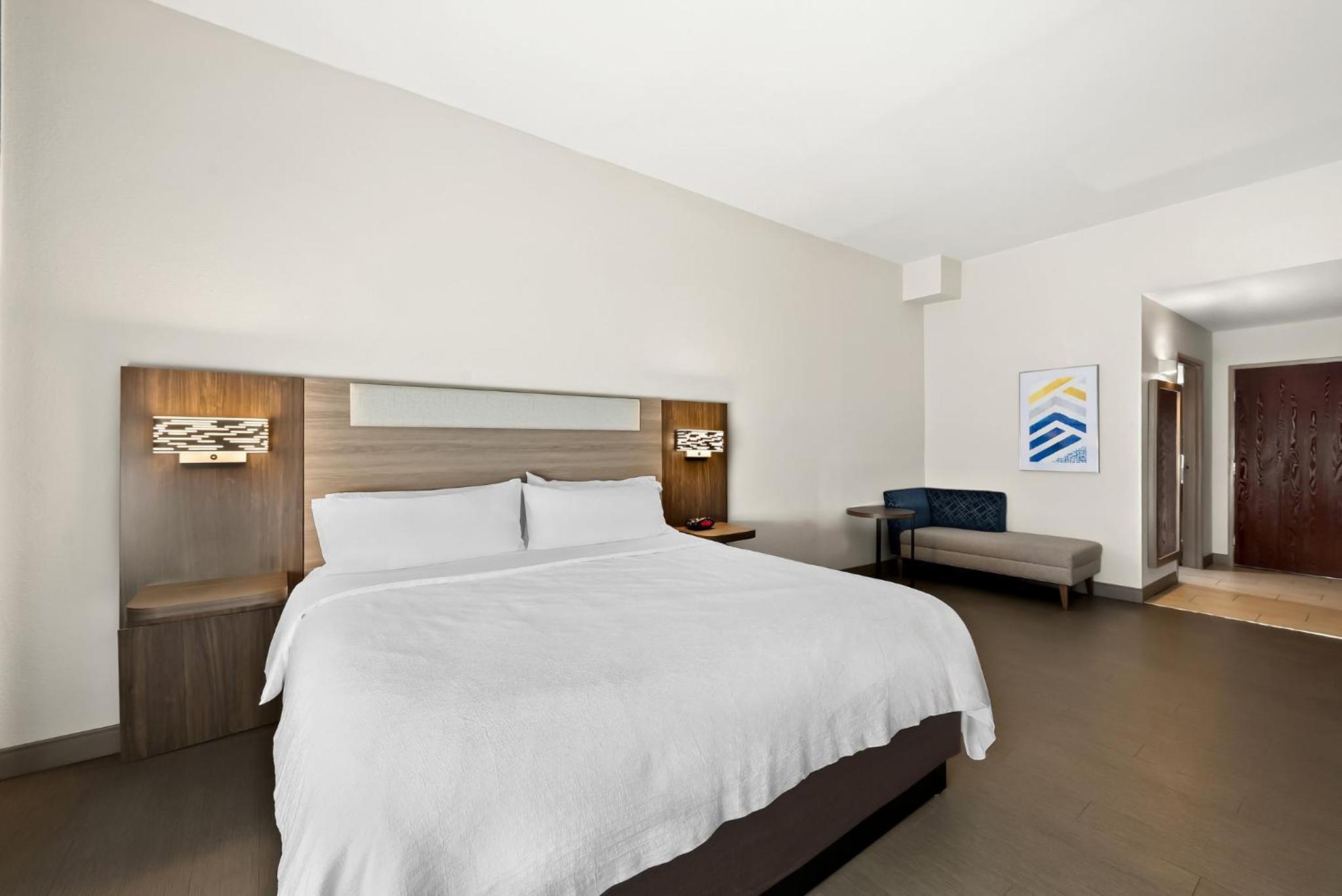 King Room - Mobility Access/Hearing Accessible - Photo 2