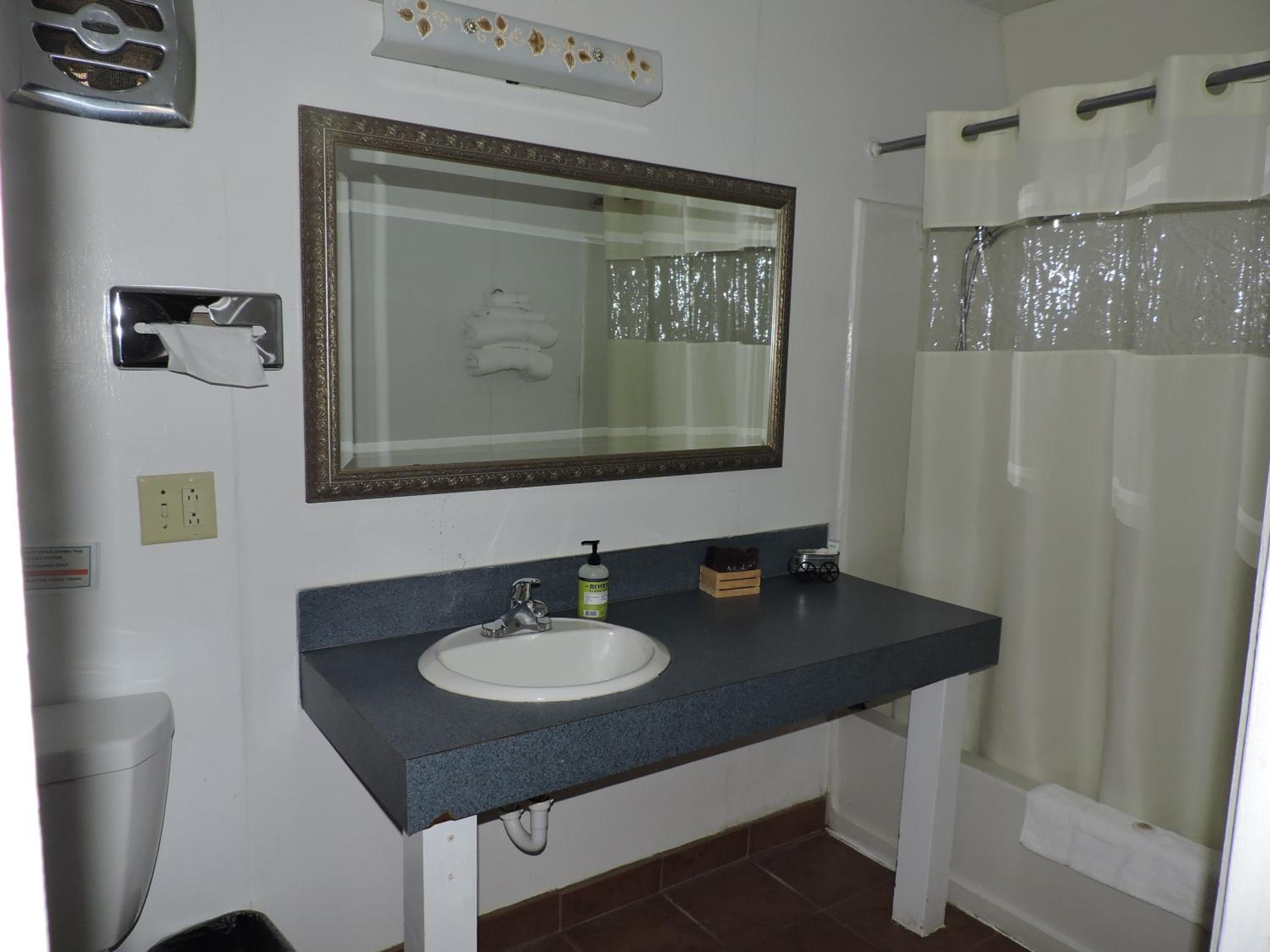 Queen Room - Photo 3
