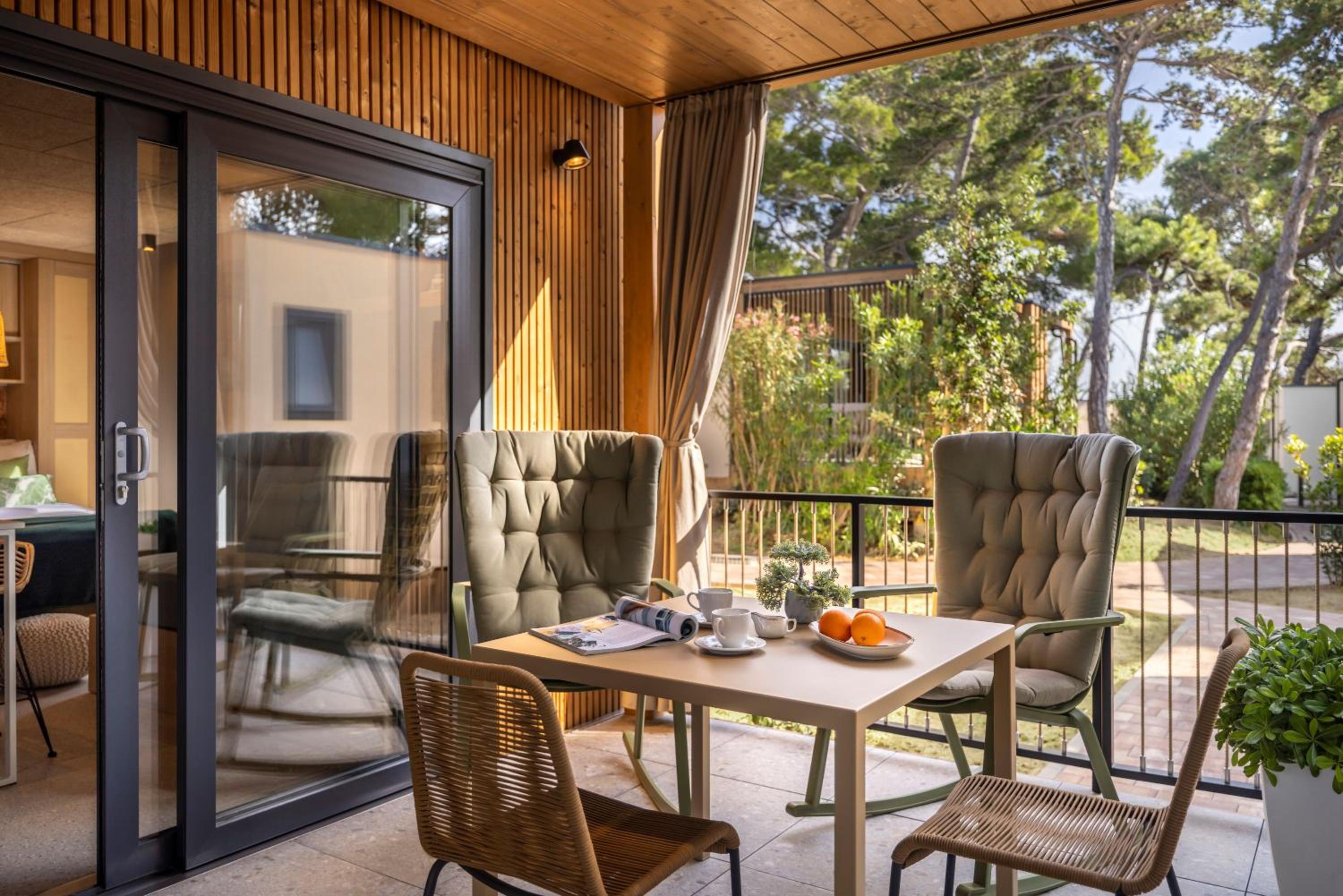 Hilltop Green Chalet for 3