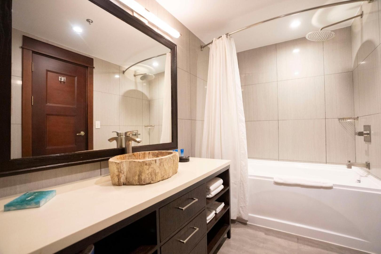 Suite - Photo 7