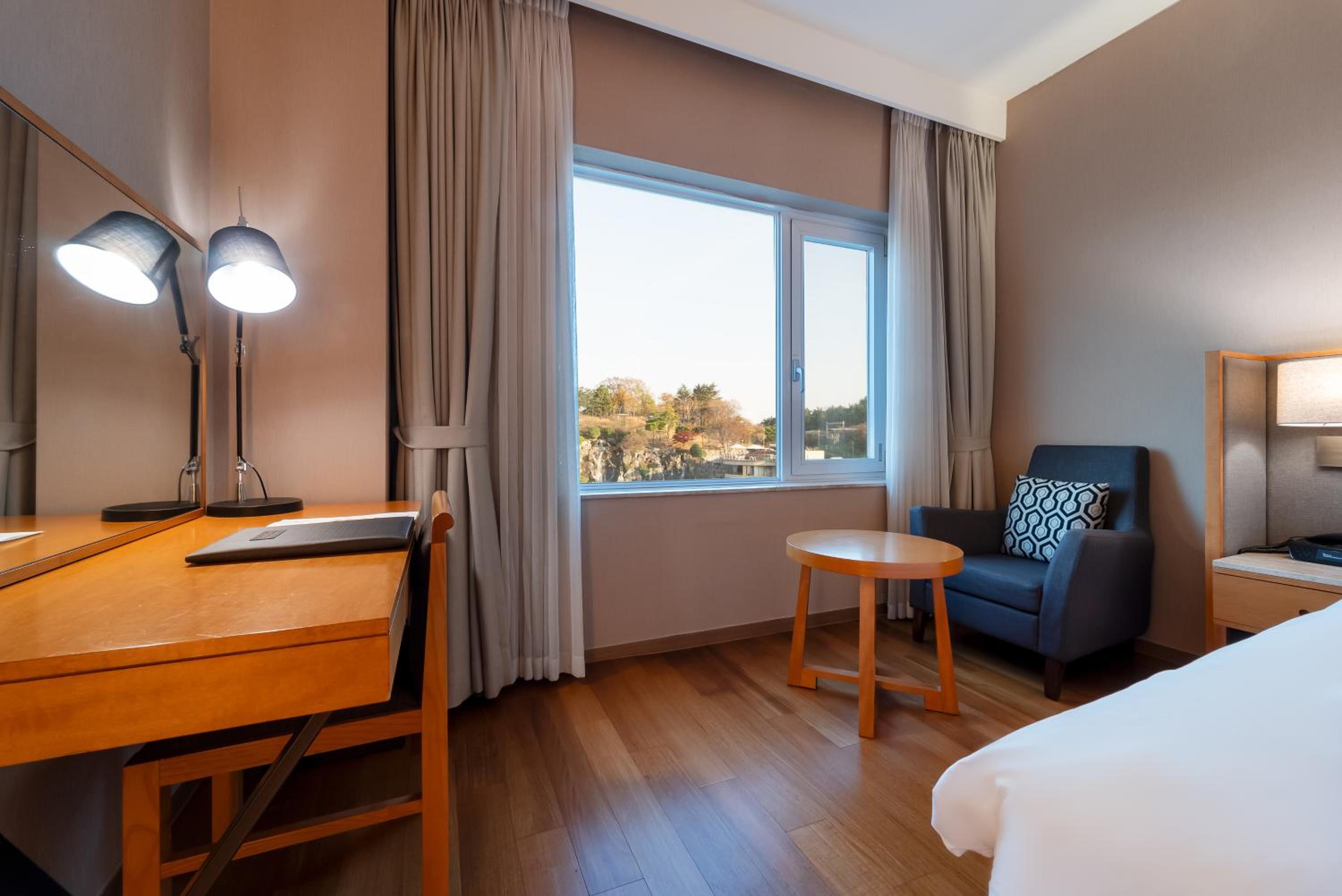 Park Standard Twin Room - Photo 3