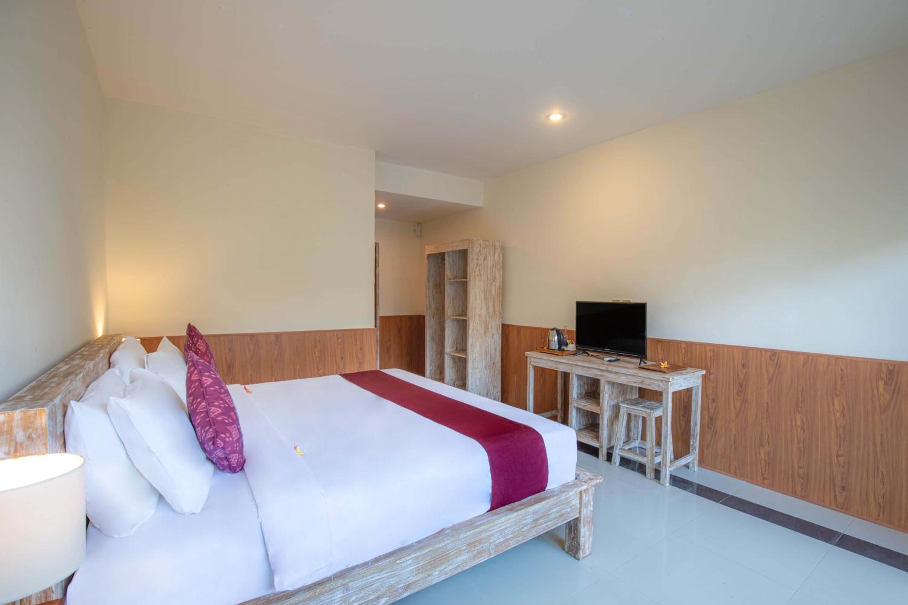 Deluxe Double Room - Photo 9
