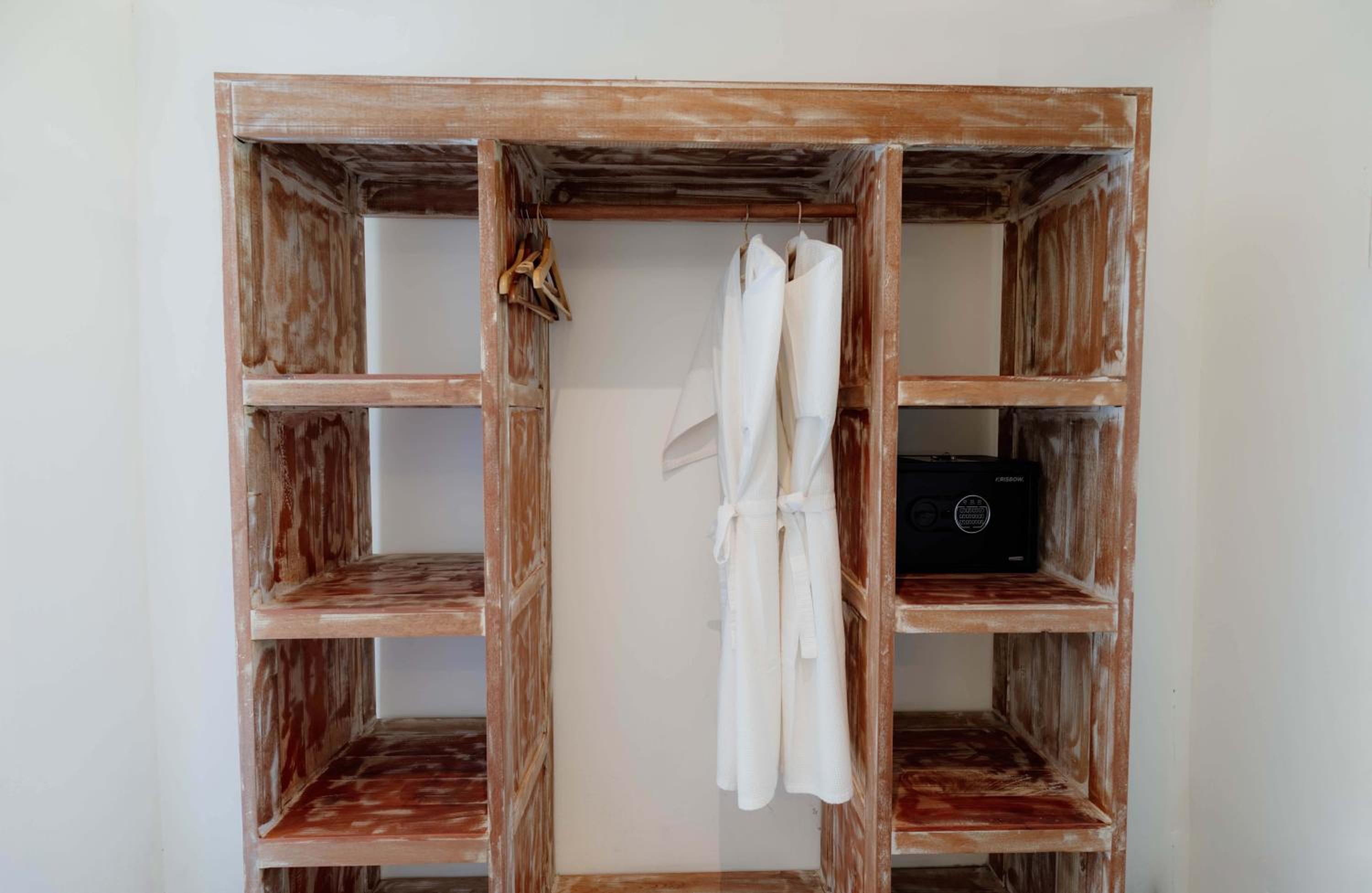 Deluxe Double Room - Photo 10