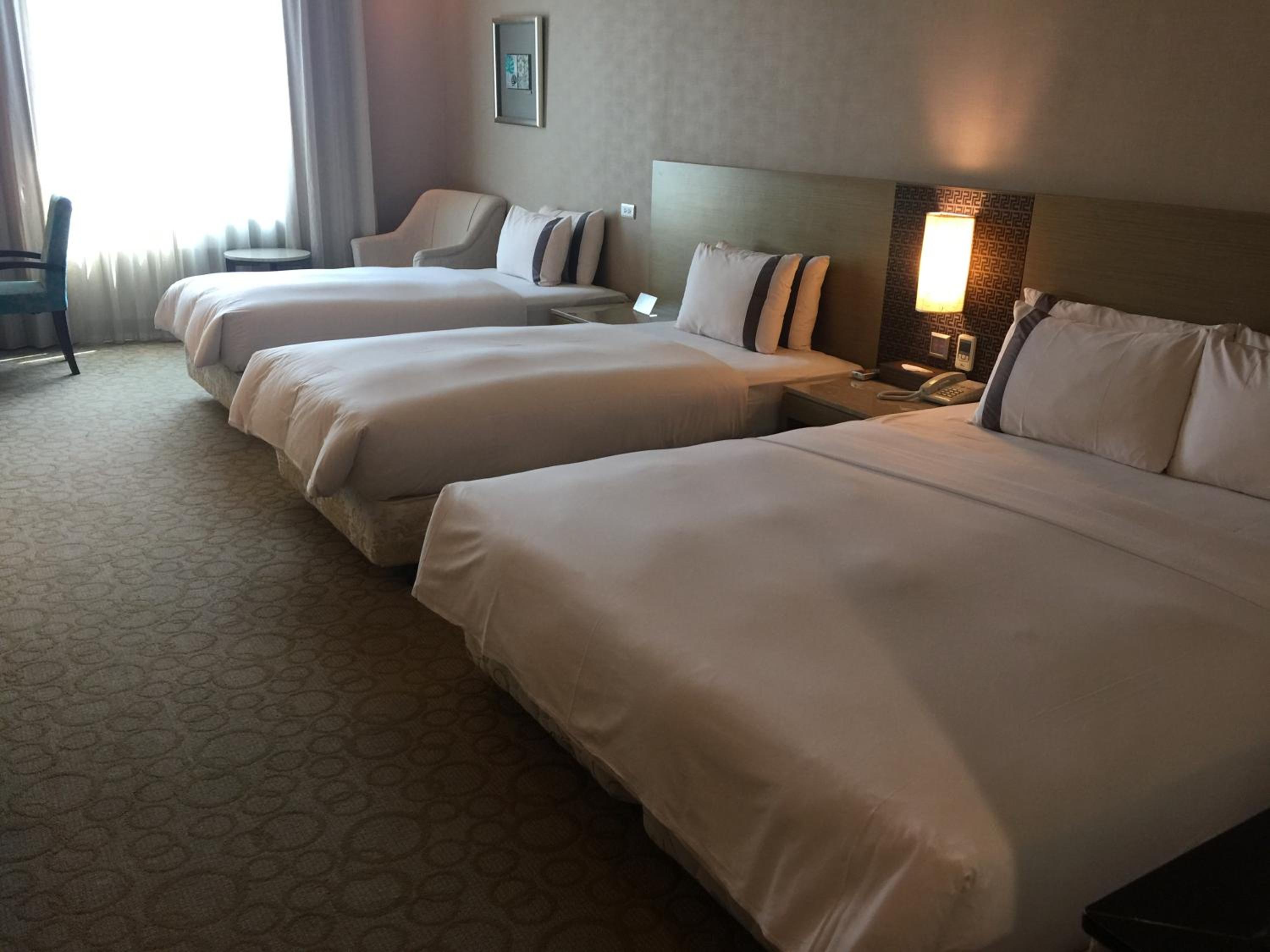 Quadruple Room (1 double bed and 2 single beds) photo 3