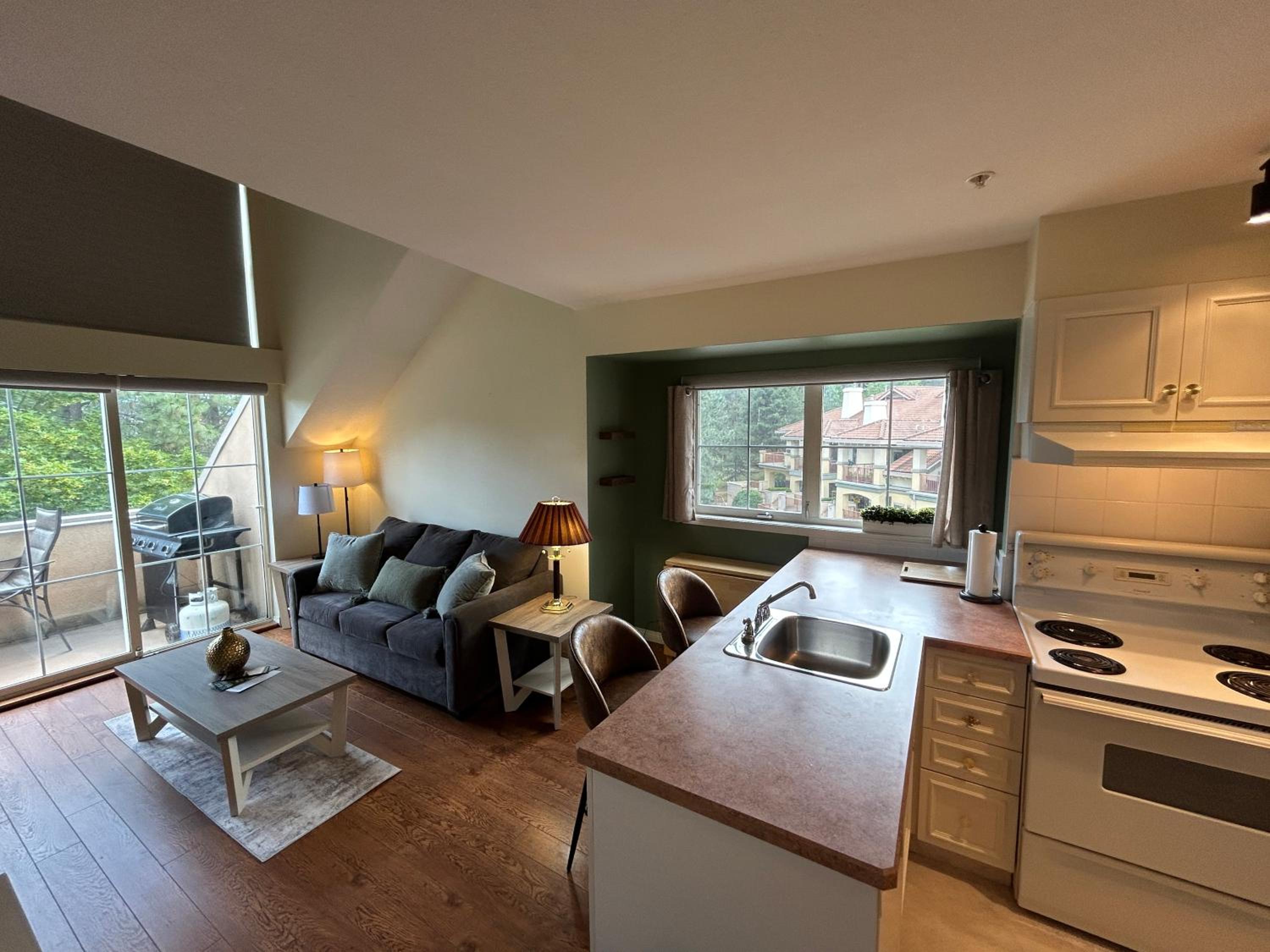 Apartment - Split Level photo 2