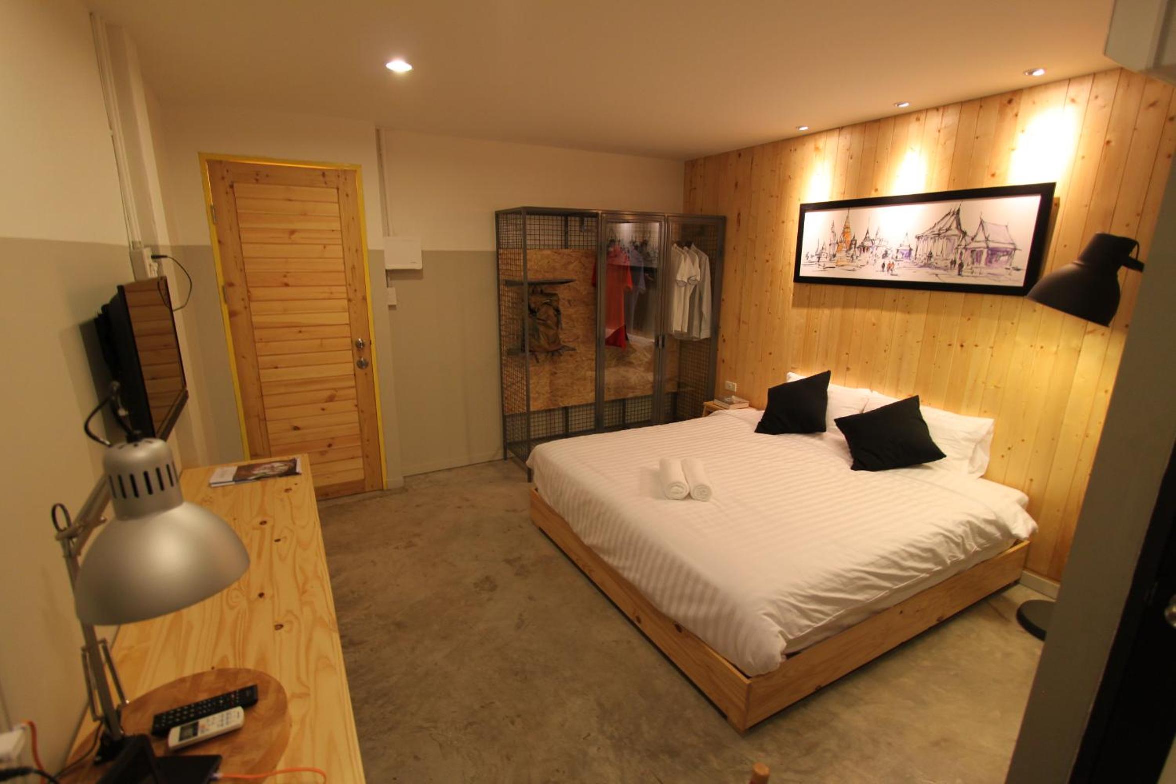 Deluxe Double Room with Balcony photo 3