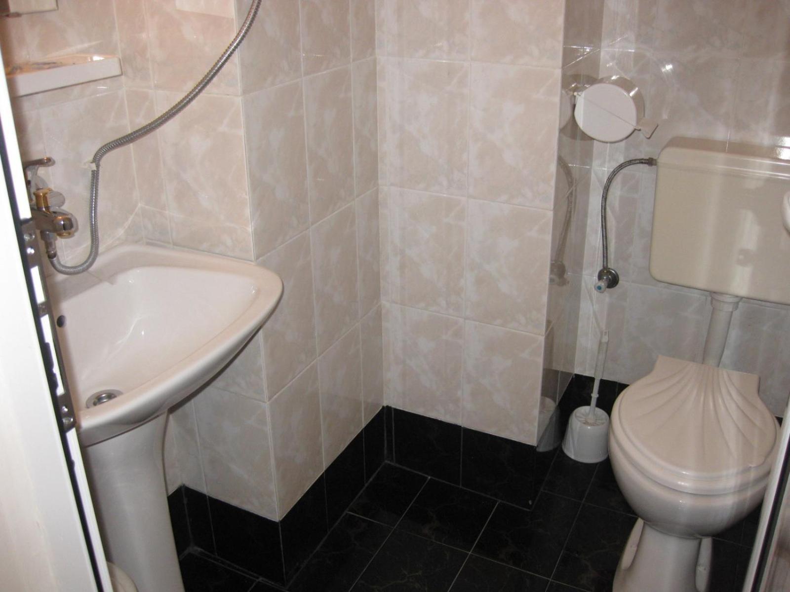 Twin Room with Shower photo 3