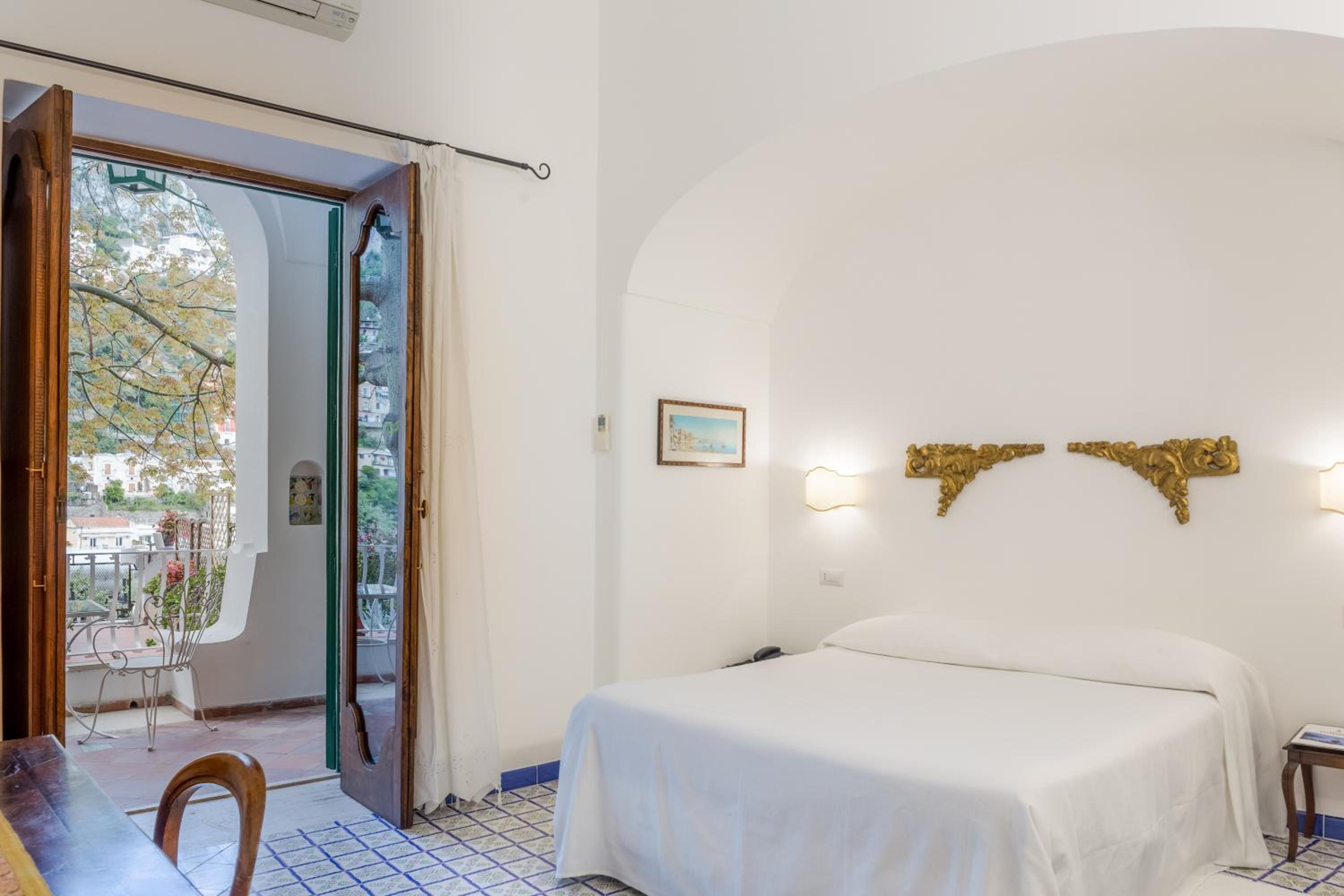 Standard Double or Twin Room with Garden View - Photo 8