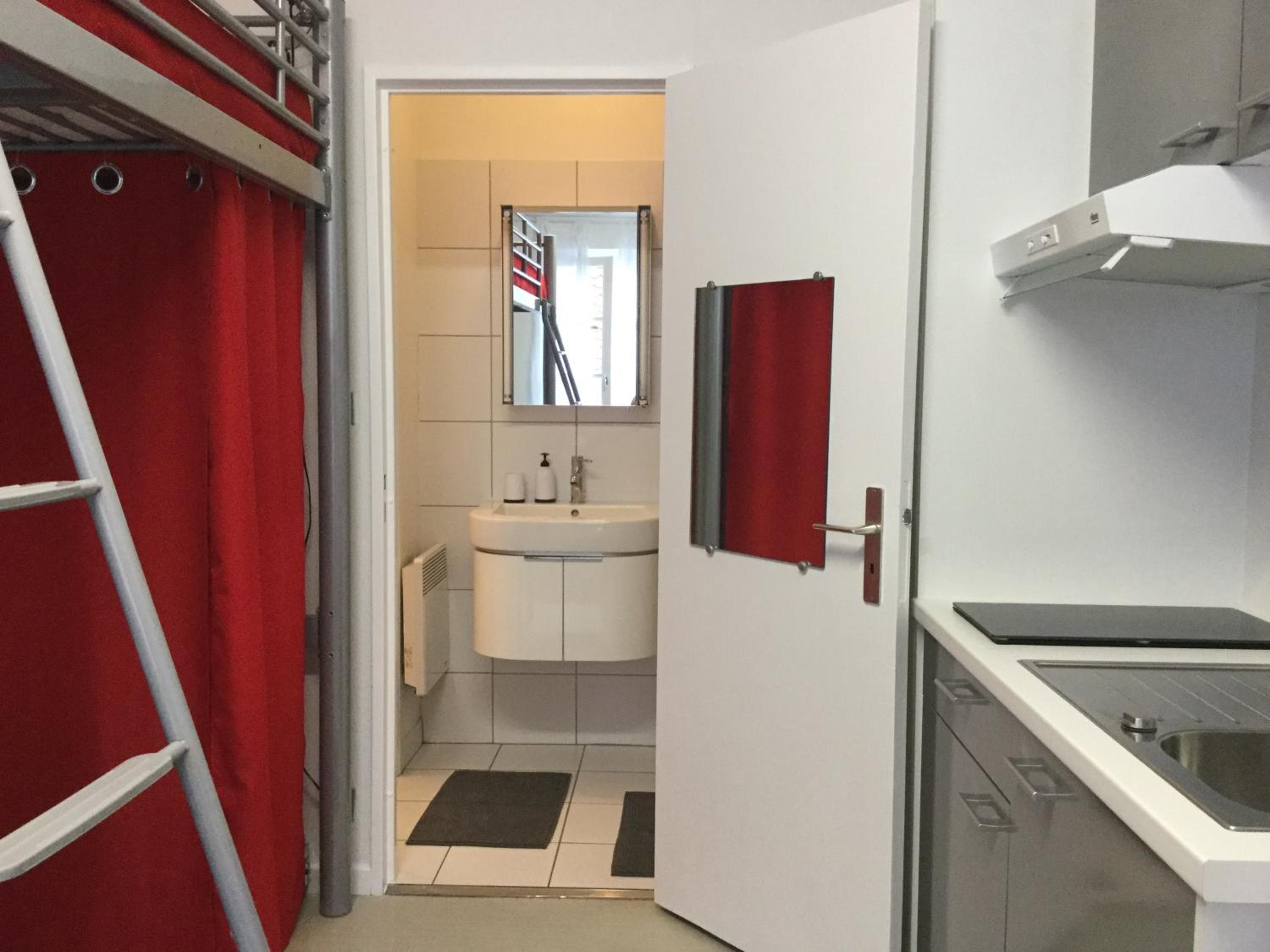 Studio Apartment - Photo 2