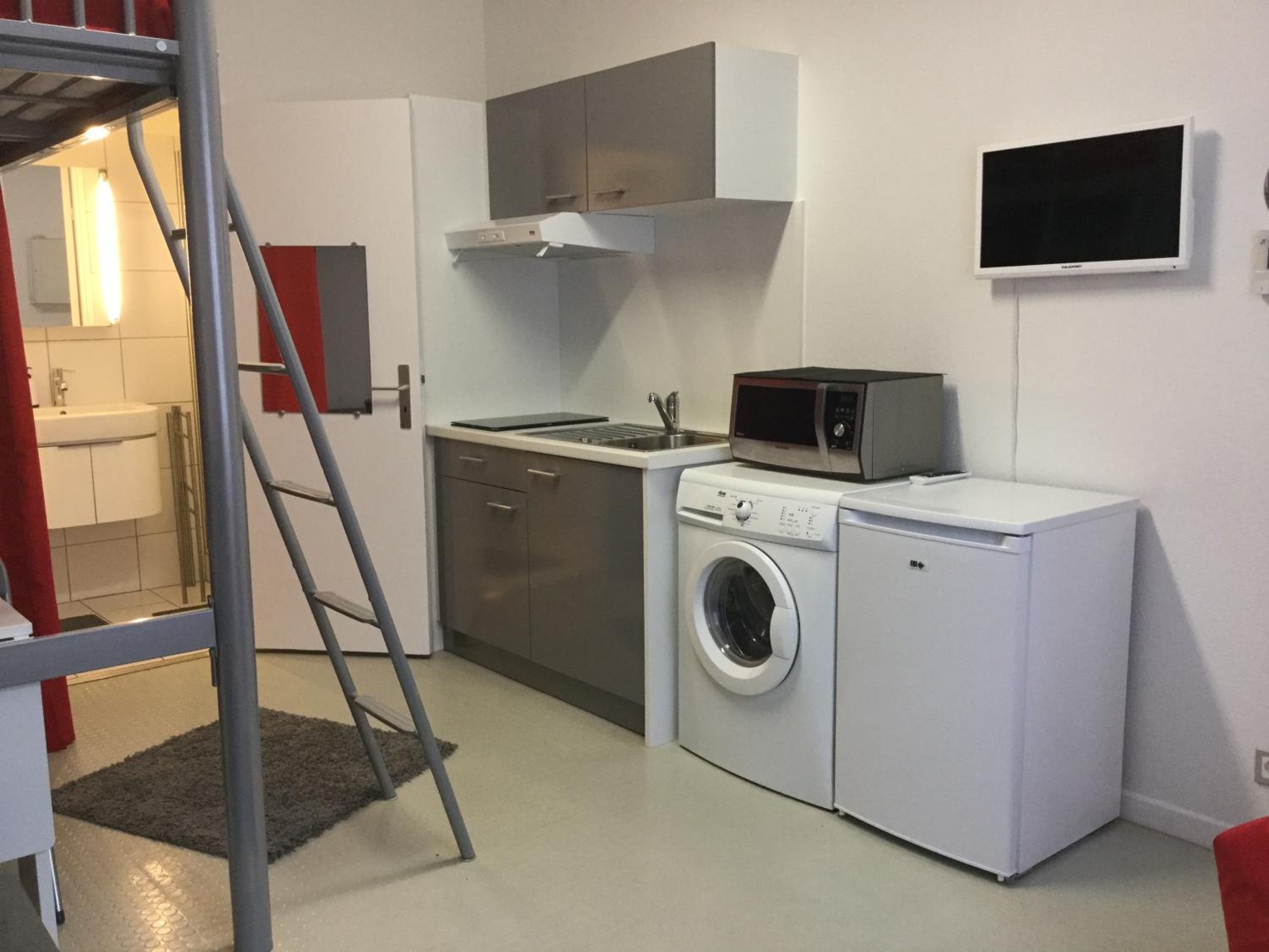 Studio Apartment - Photo 8