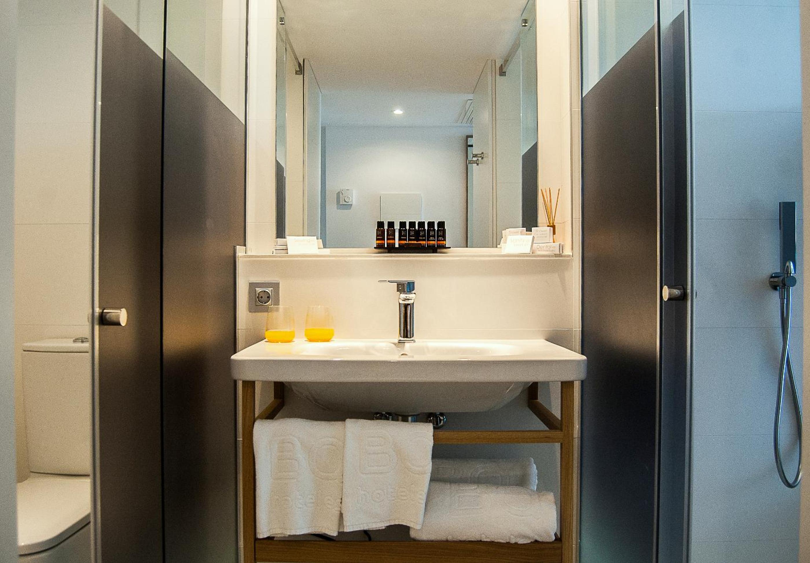 Double Room with Street View - Photo 7