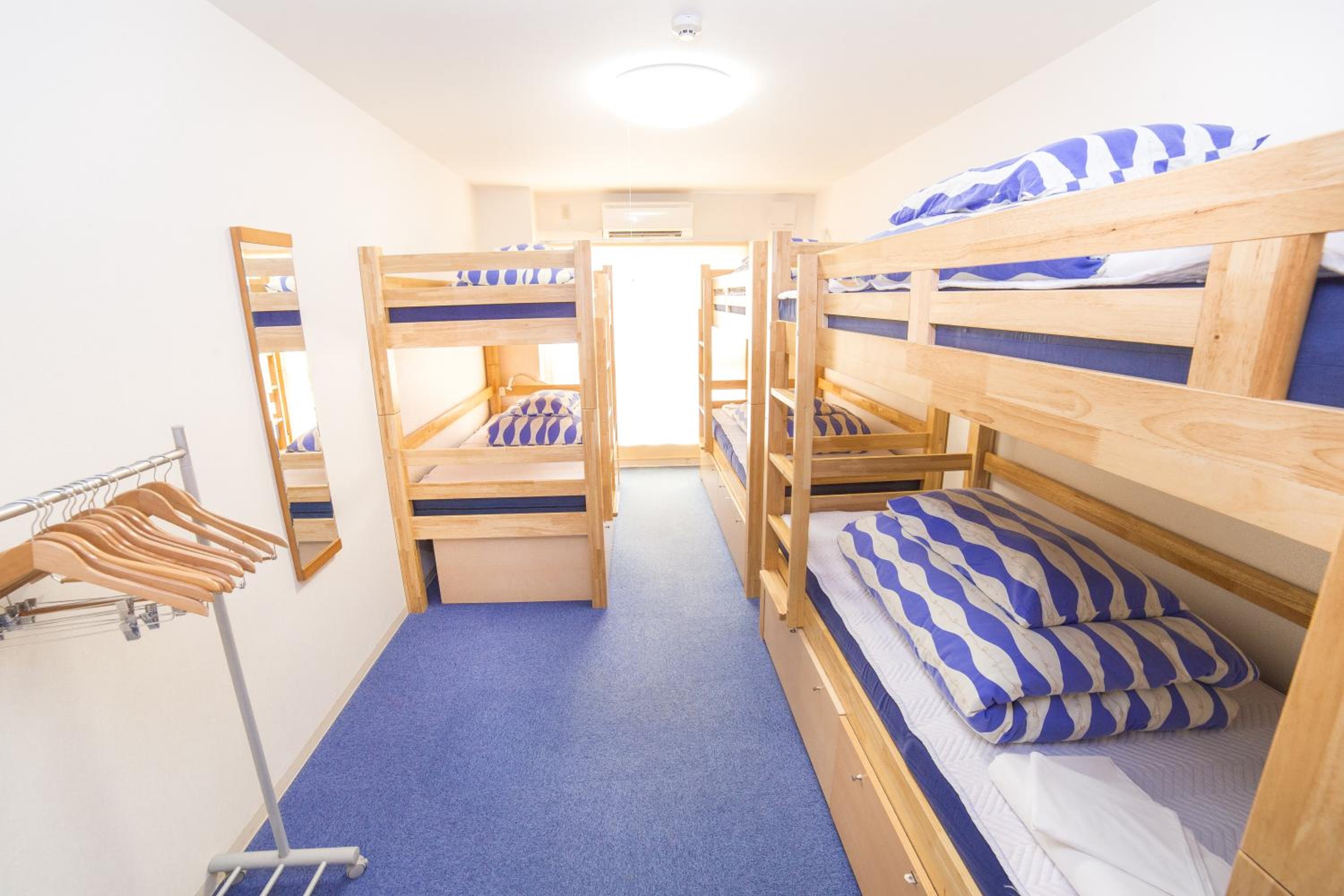 Room with Bunk Beds and Shared Bathroom (6 Adults) photo 3