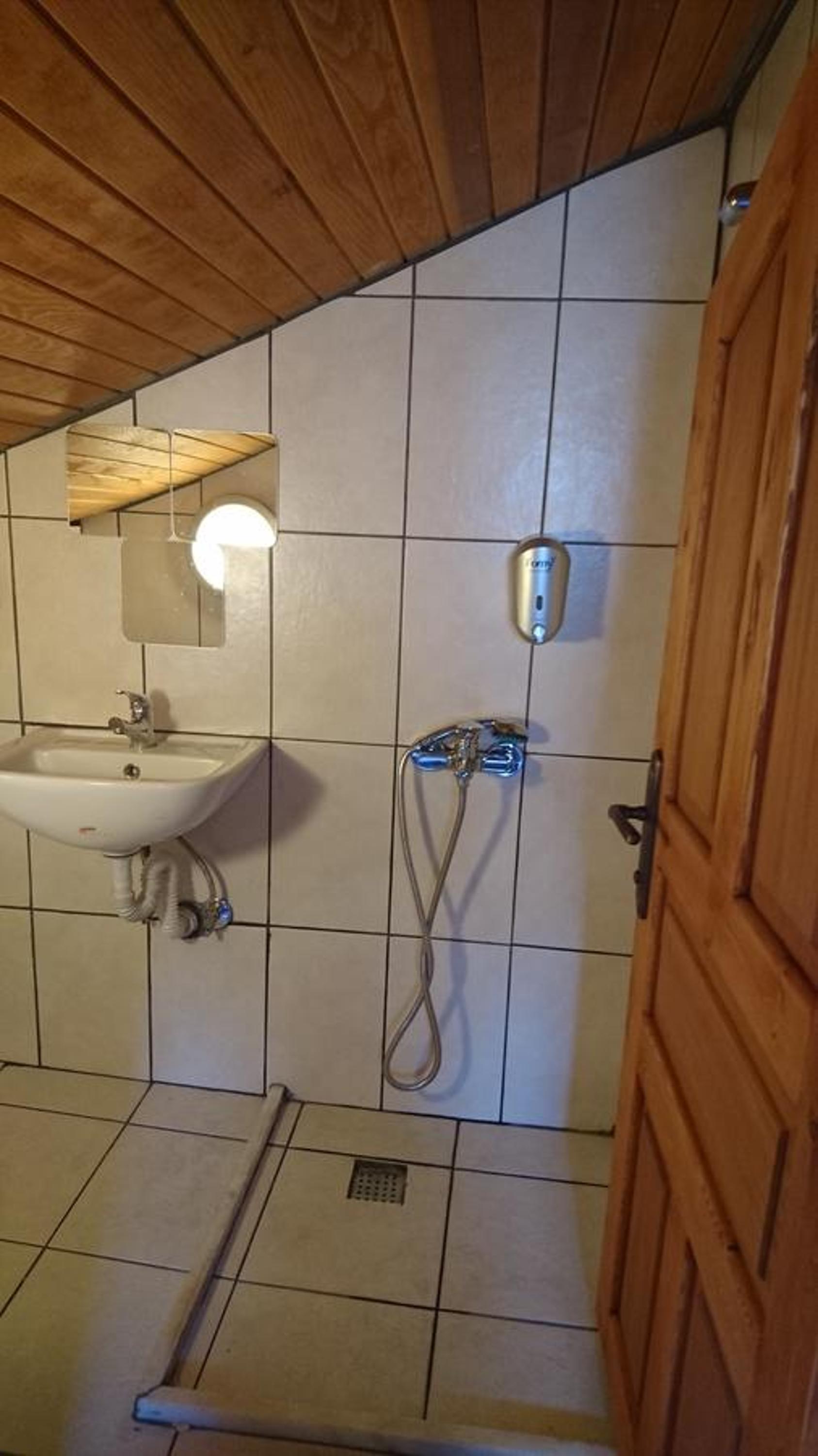 Small Double Room - Photo 6