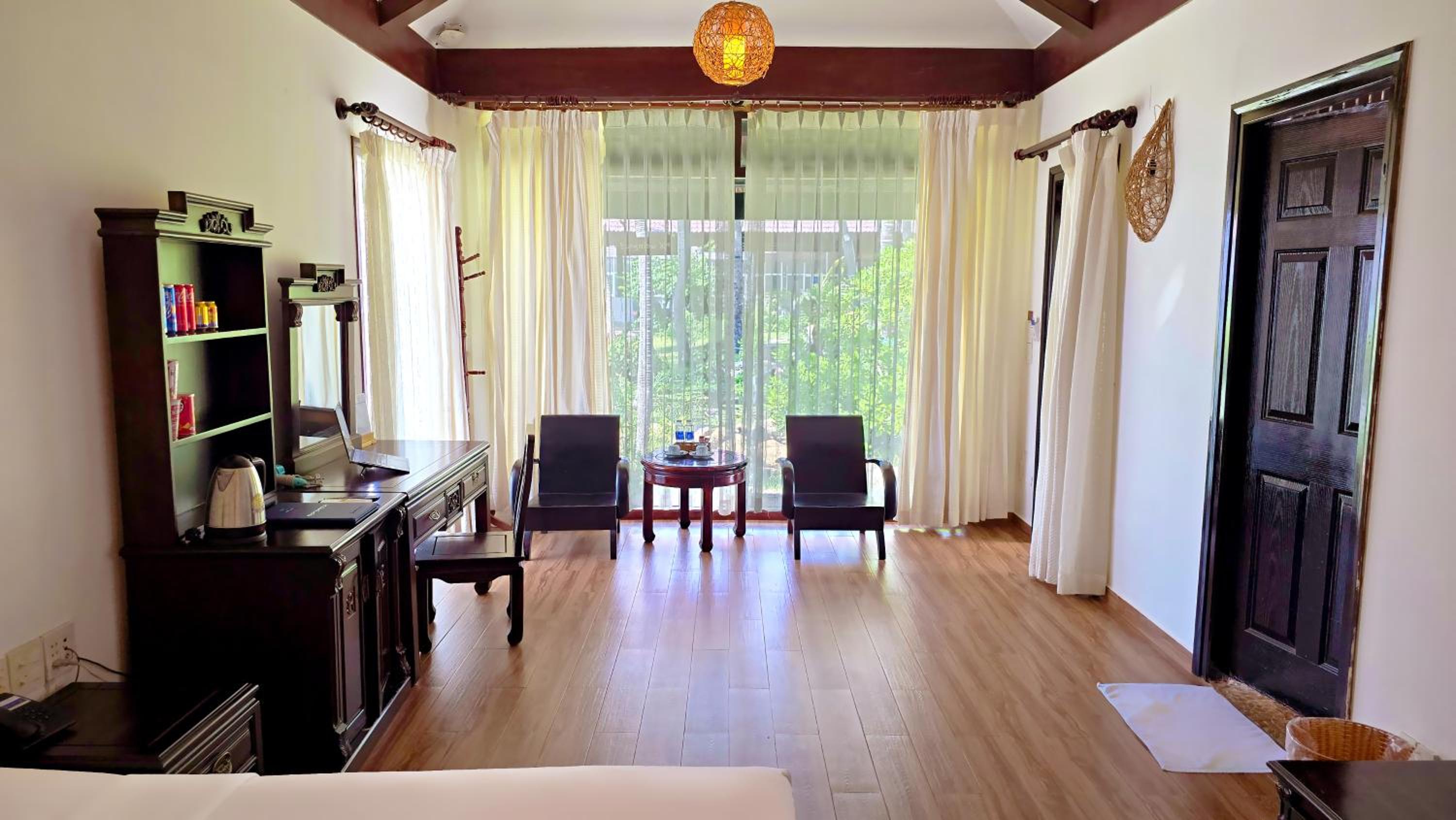 Deluxe Bungalow with Garden View photo 3