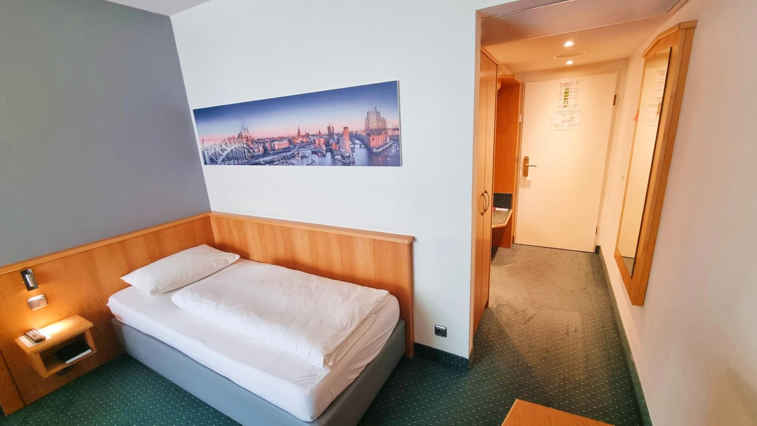 Single Room photo 3