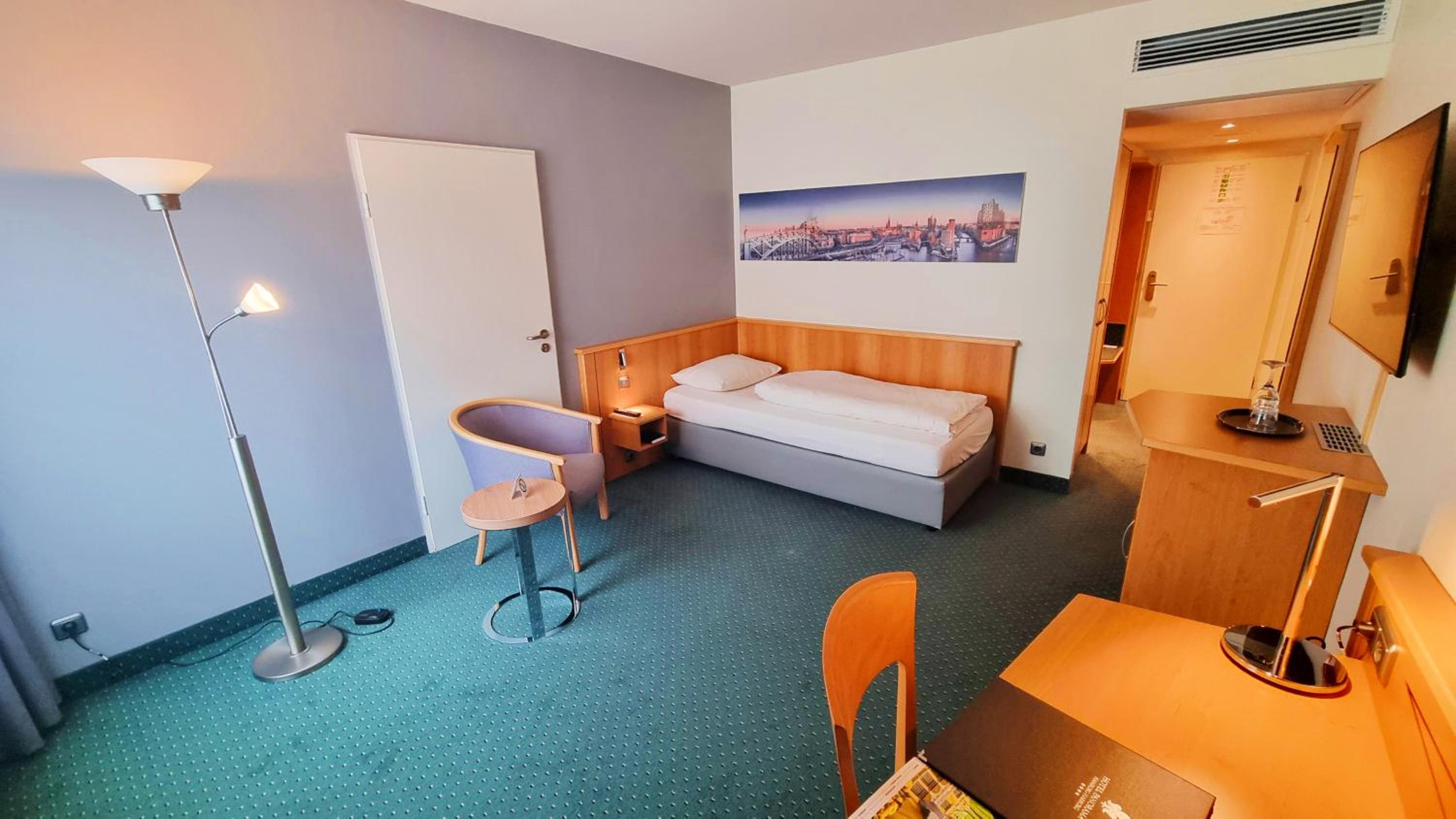 Single Room photo 2