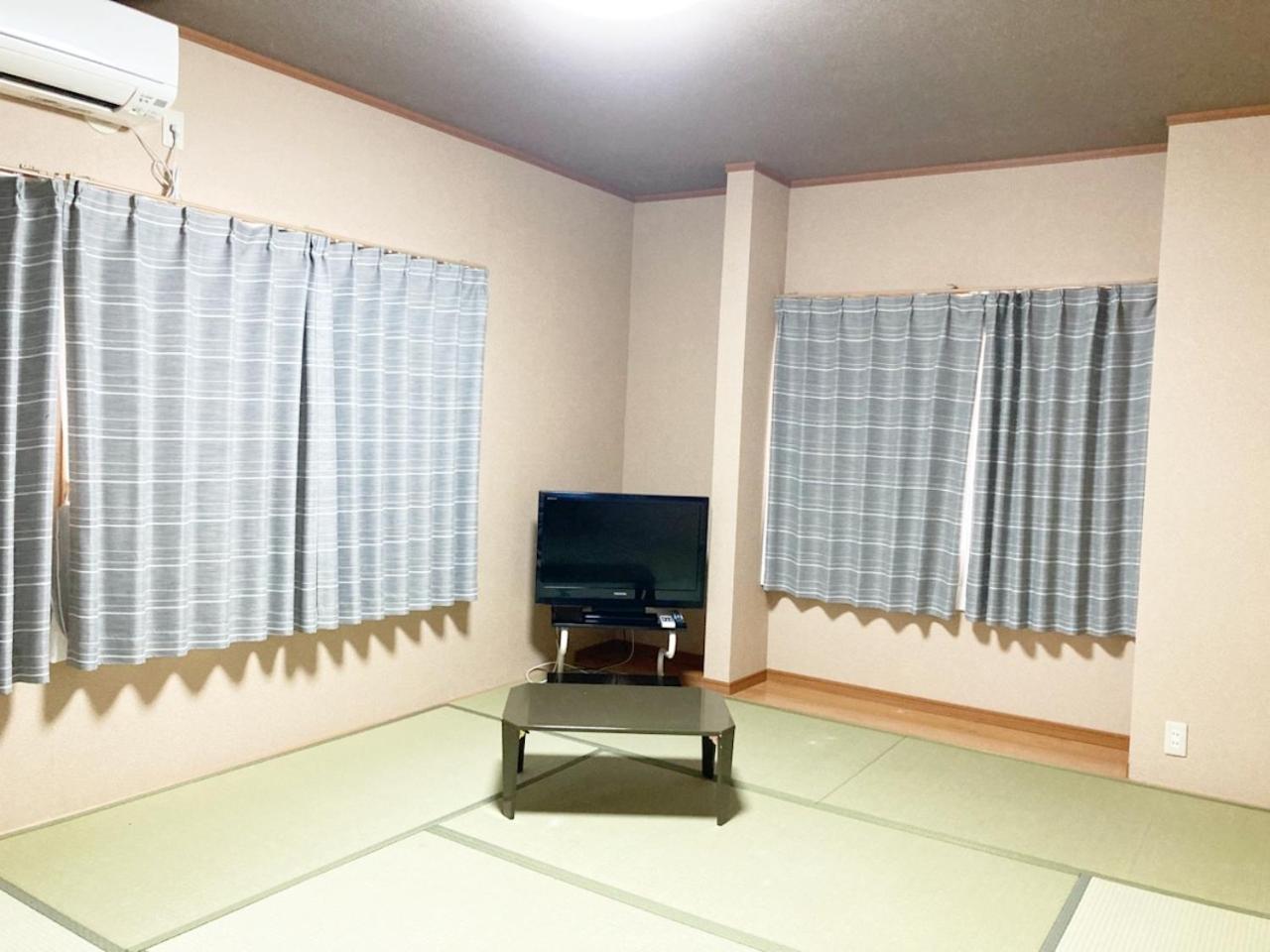 Economy Triple Room photo 1