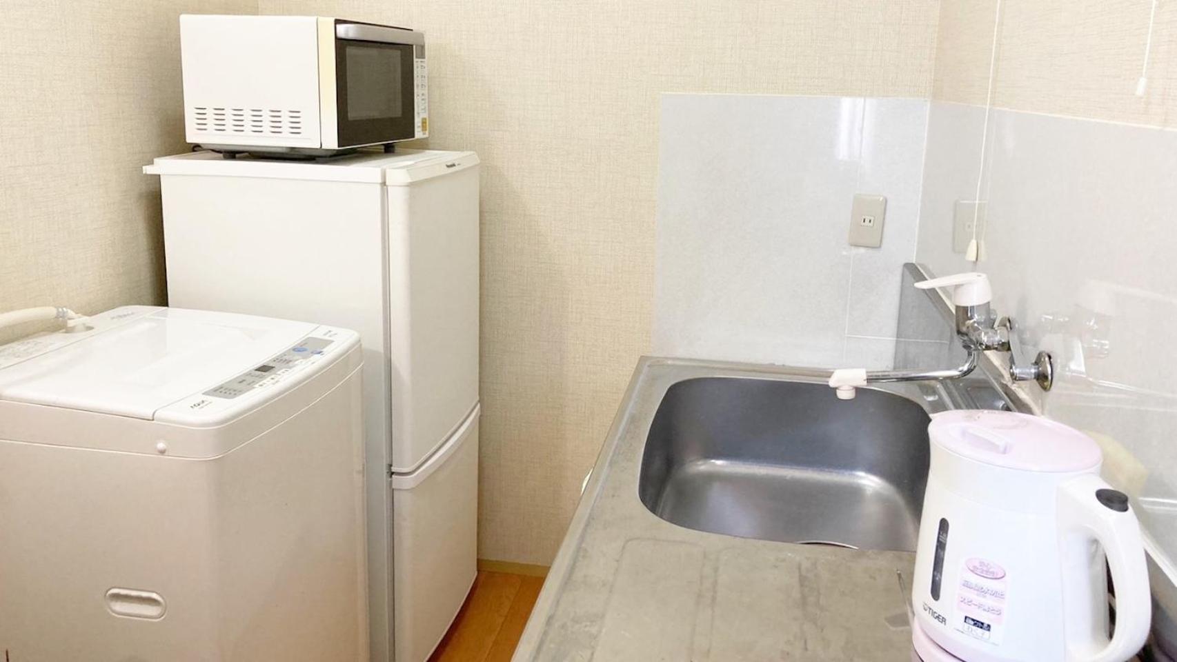 Economy Triple Room photo 3