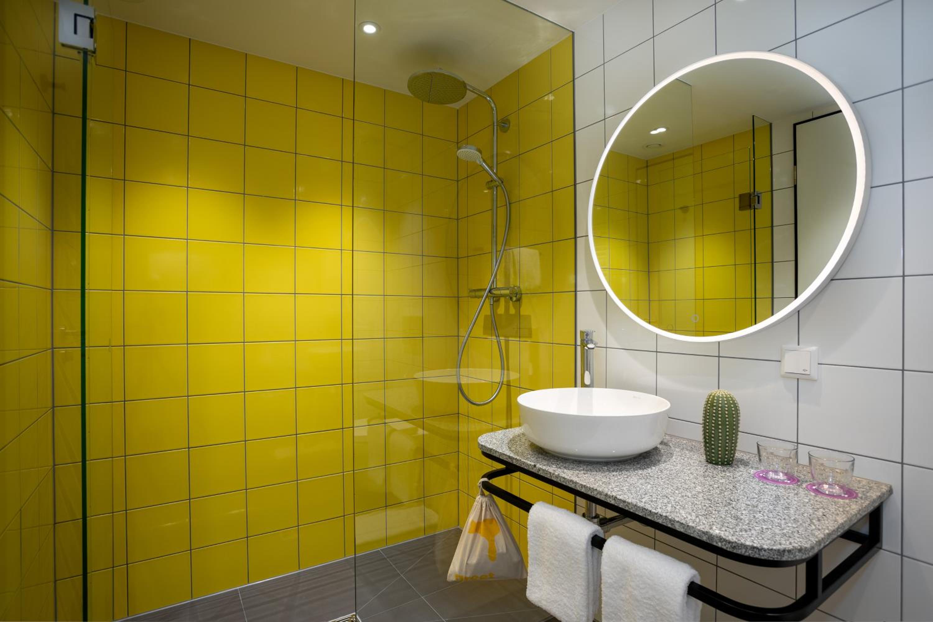 Premium Suite with One Double Bed, One Single Bed, Sofa Bed and Large Terrace photo 2