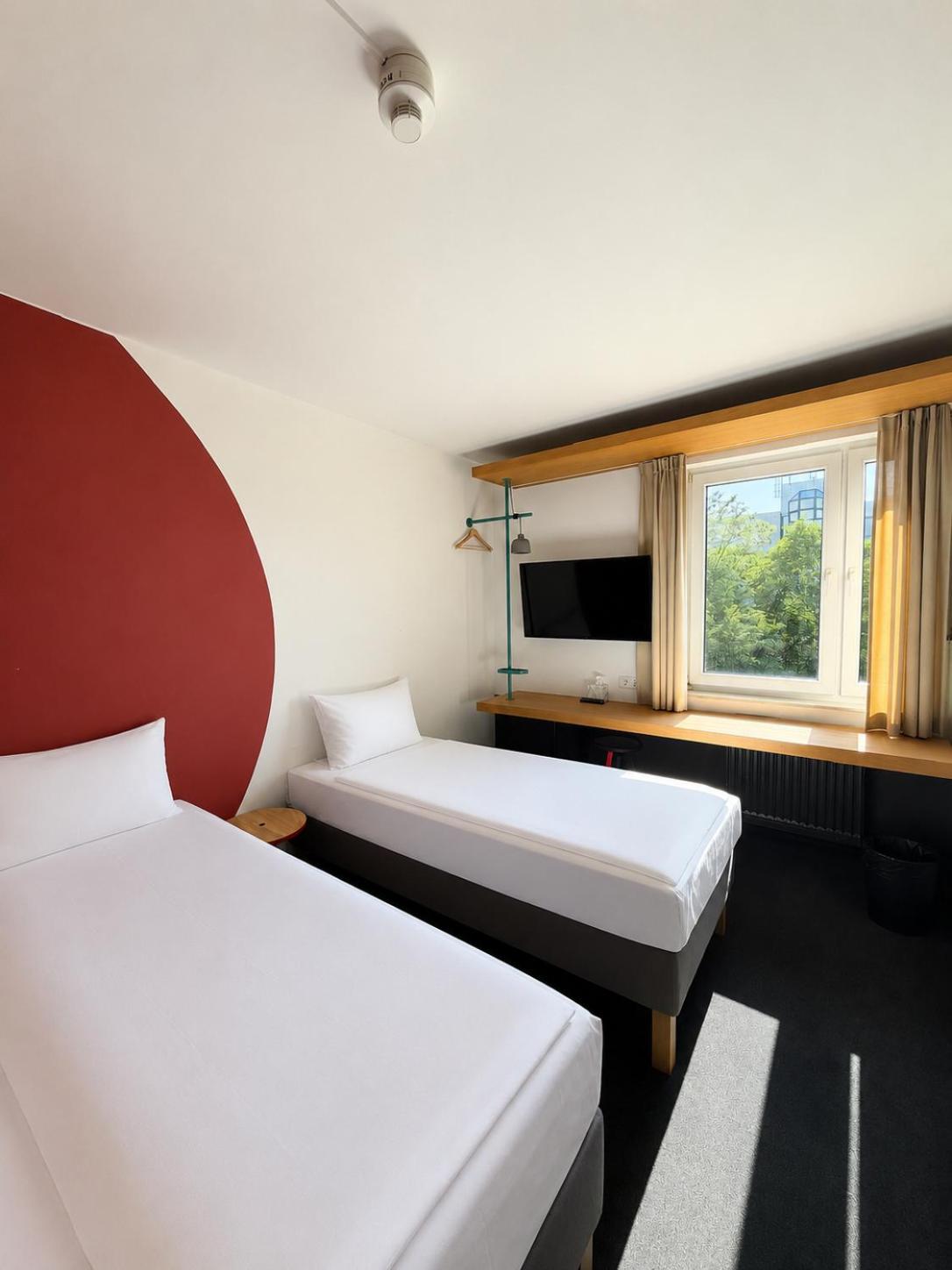 Standard Room with Two Single Beds photo 2
