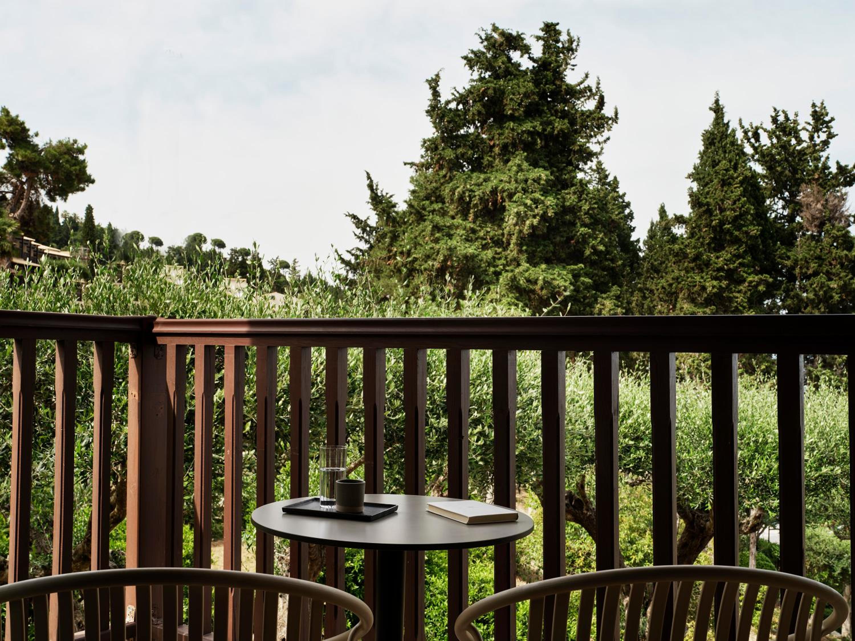 Bungalow with Patio-Triple