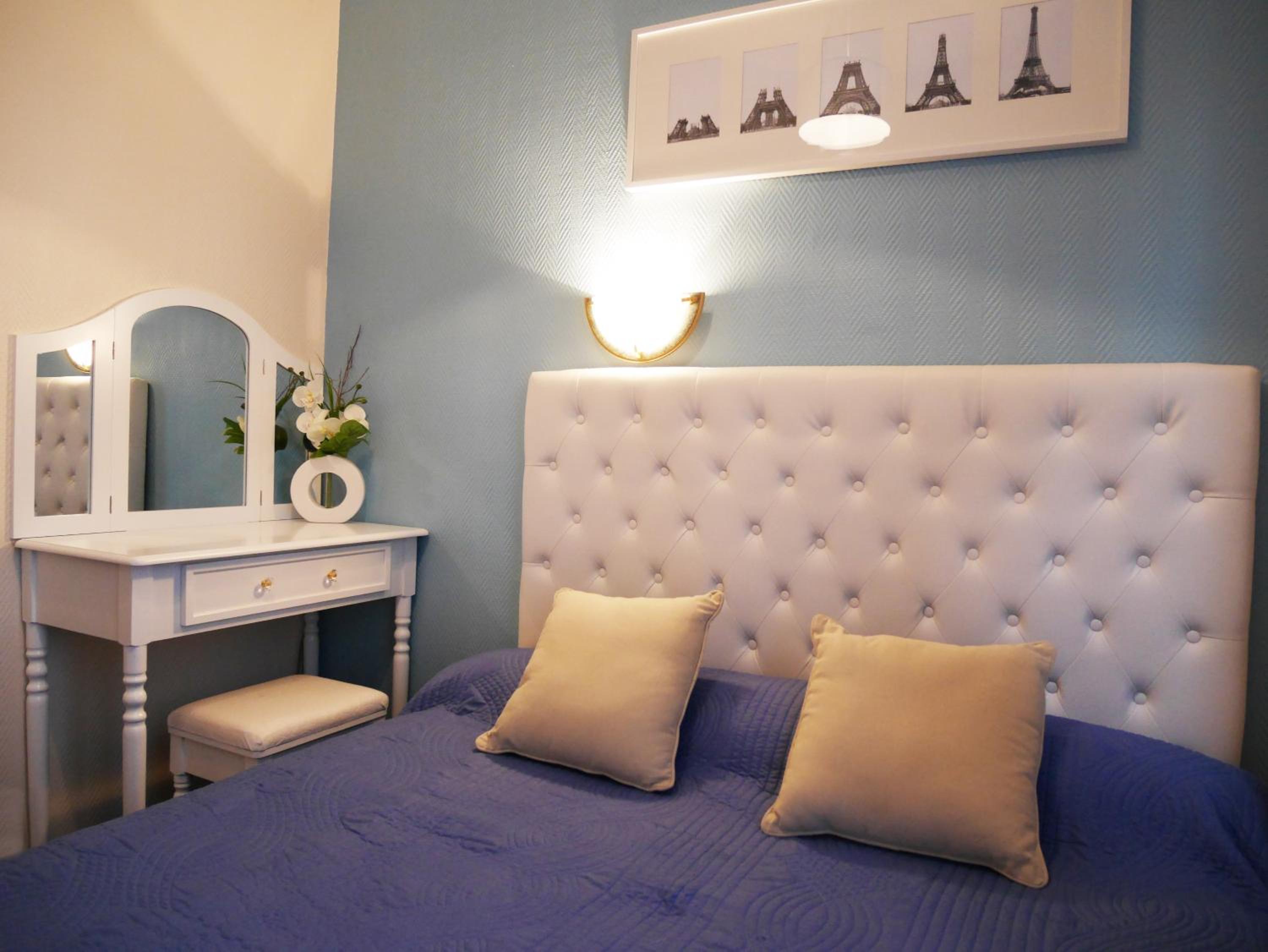 Single Room with Private Bathroom photo 2