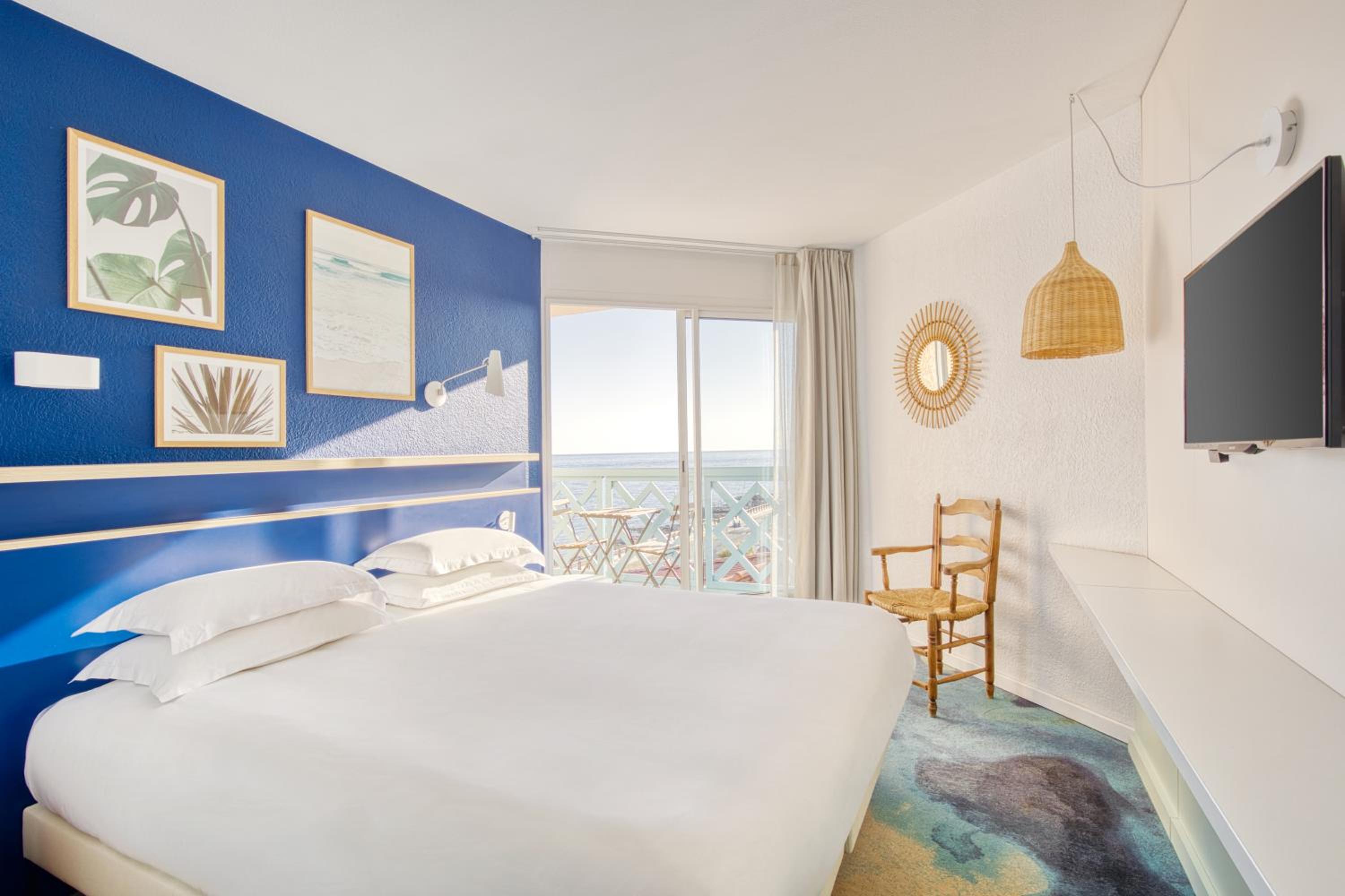 Superior Queen Room with Balcony and Sea View - Non-Smoking