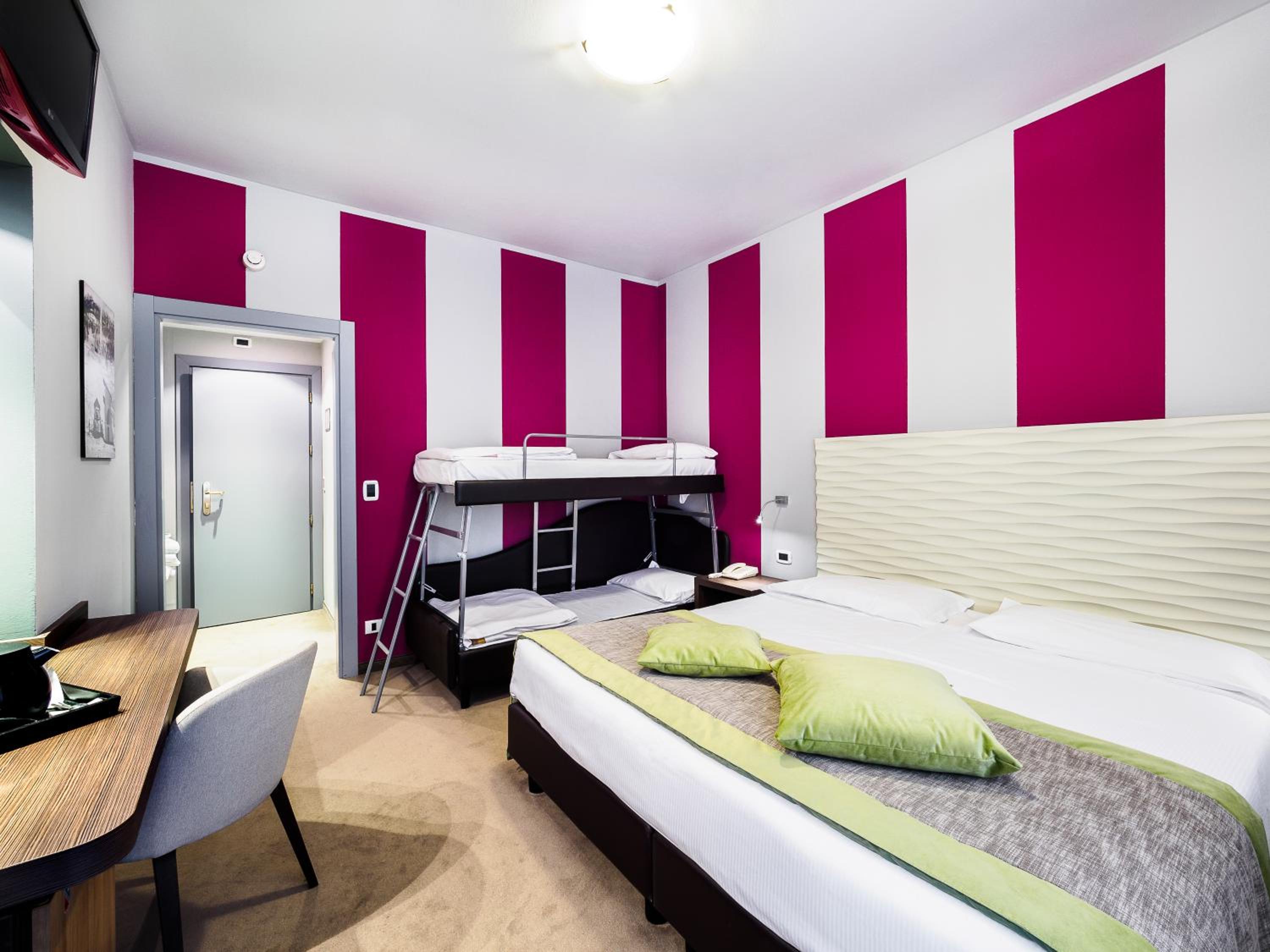 Quadruple Room - Photo 2