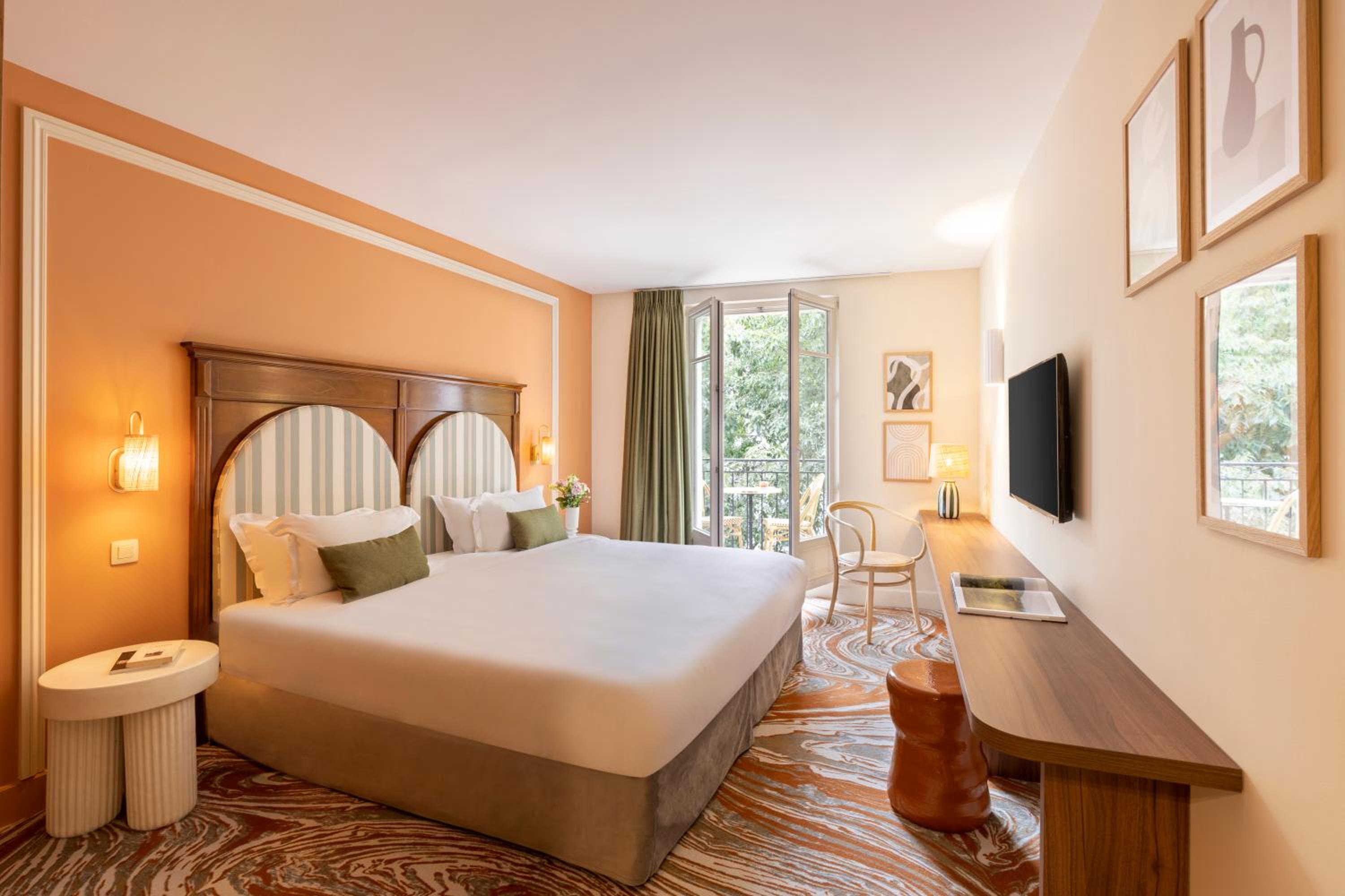 Deluxe King Room with Balcony - Non-Smoking photo 1