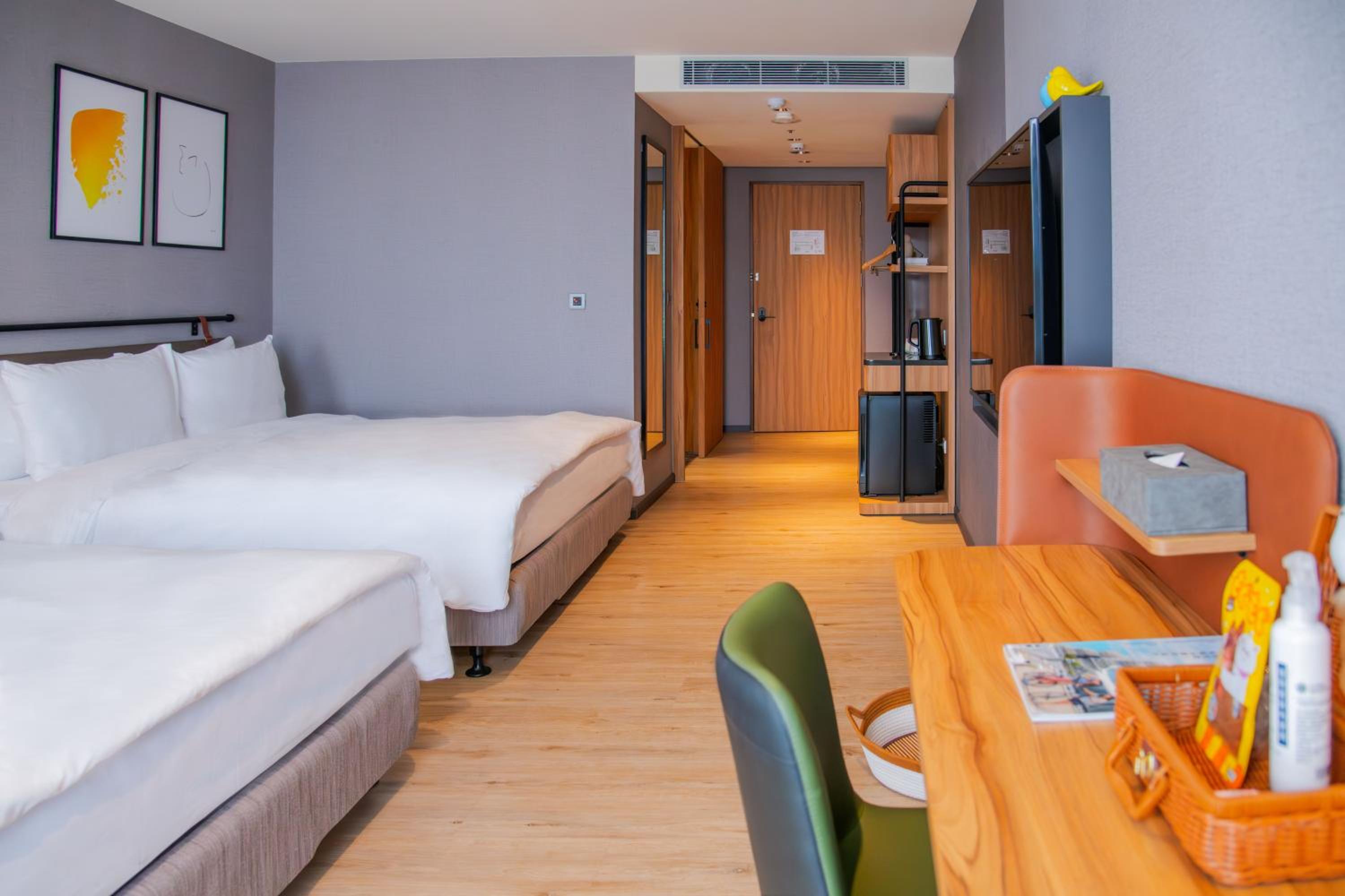 Standard King Room with Two King Beds - Pet Friendly - Photo 2