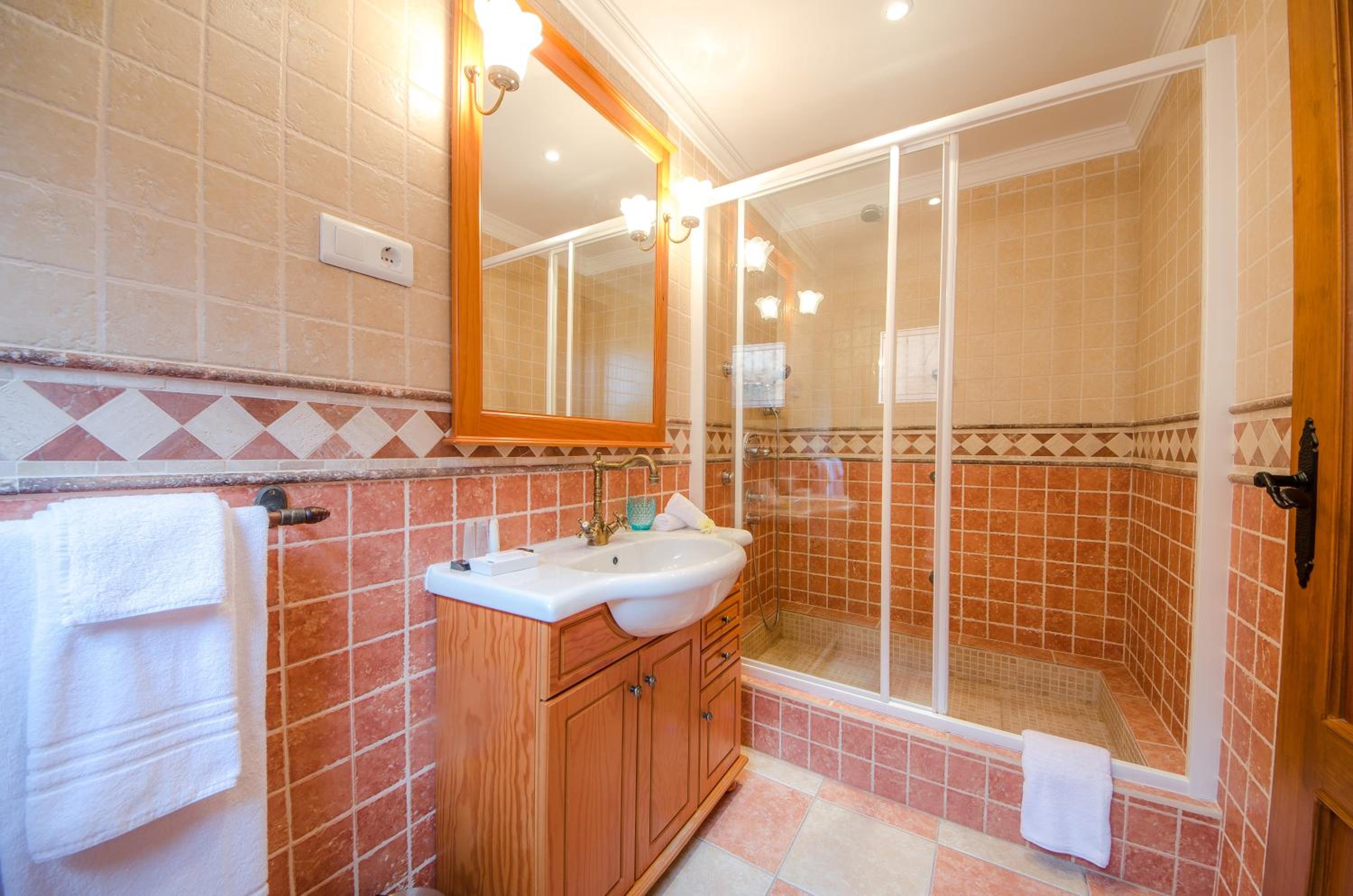 Double Room with Private Bathroom - Photo 5