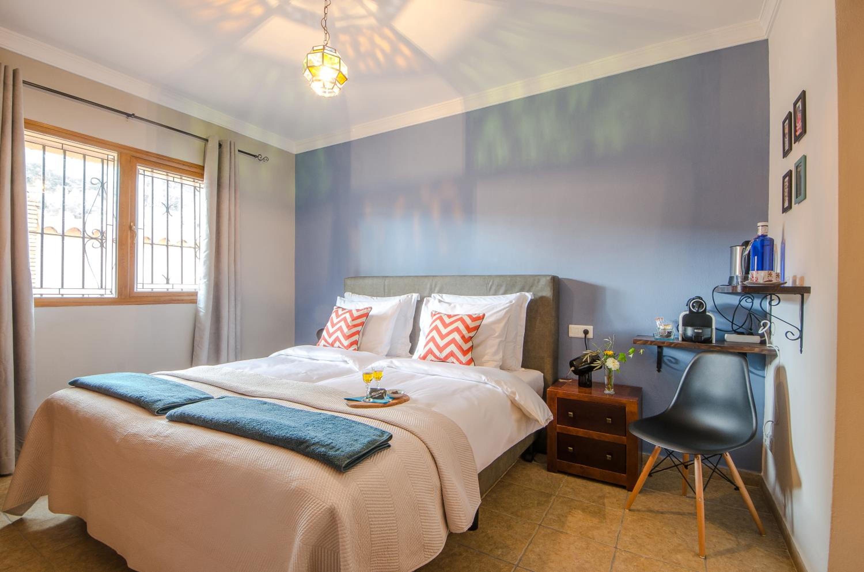 Double Room with Private Bathroom - Photo 1