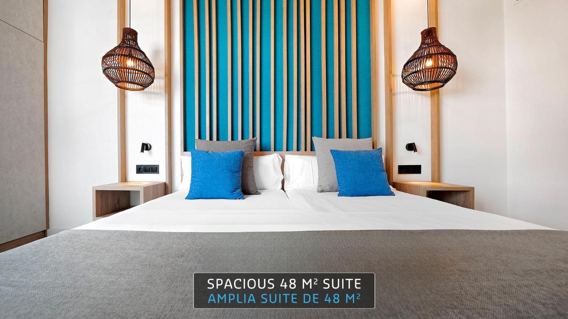 Suite with Pool View thumbnail 5
