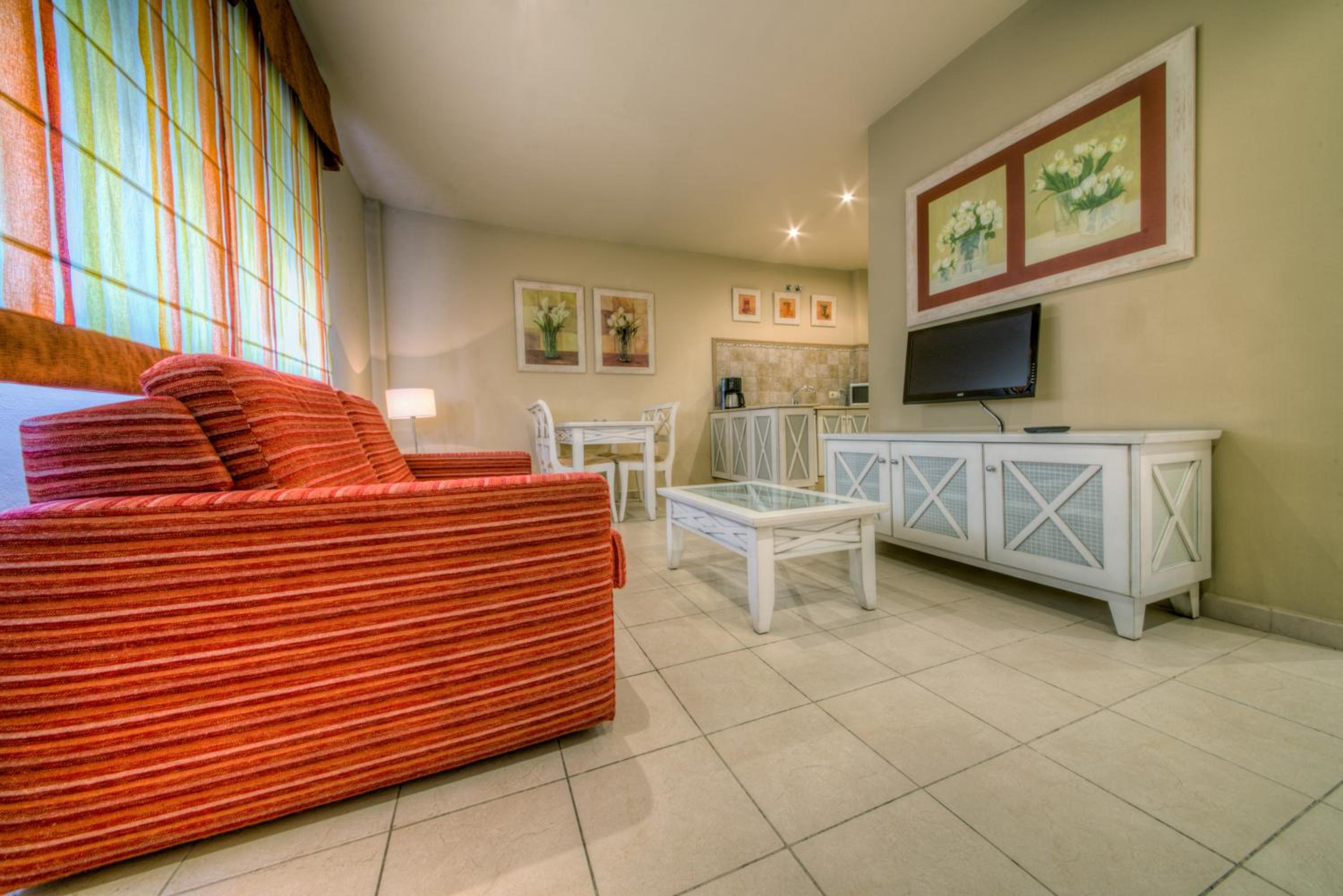 Superior One-Bedroom Apartment with Terrace (2 Adults) - Photo 1