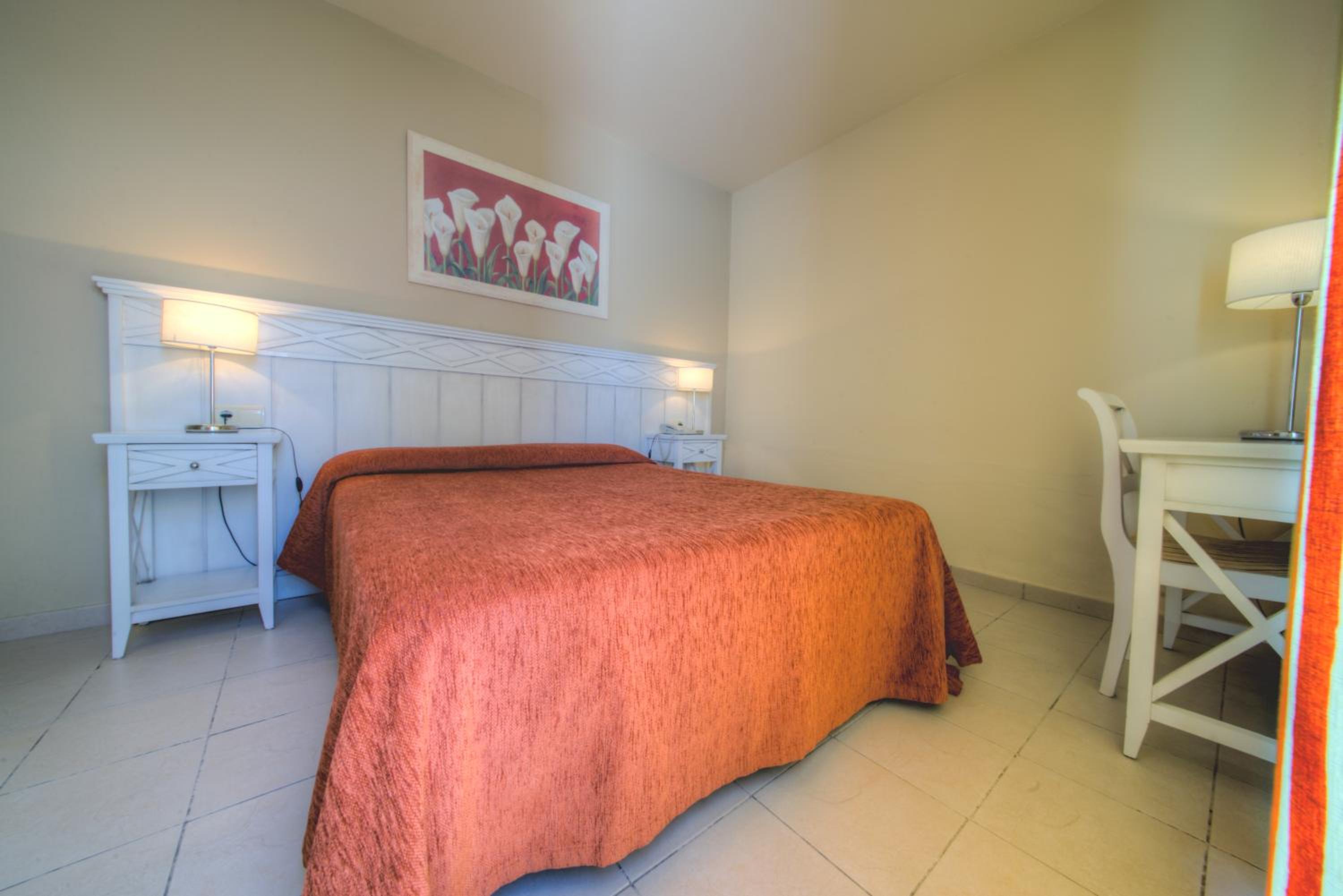 One-Bedroom Apartment (2 Adults) - Photo 1
