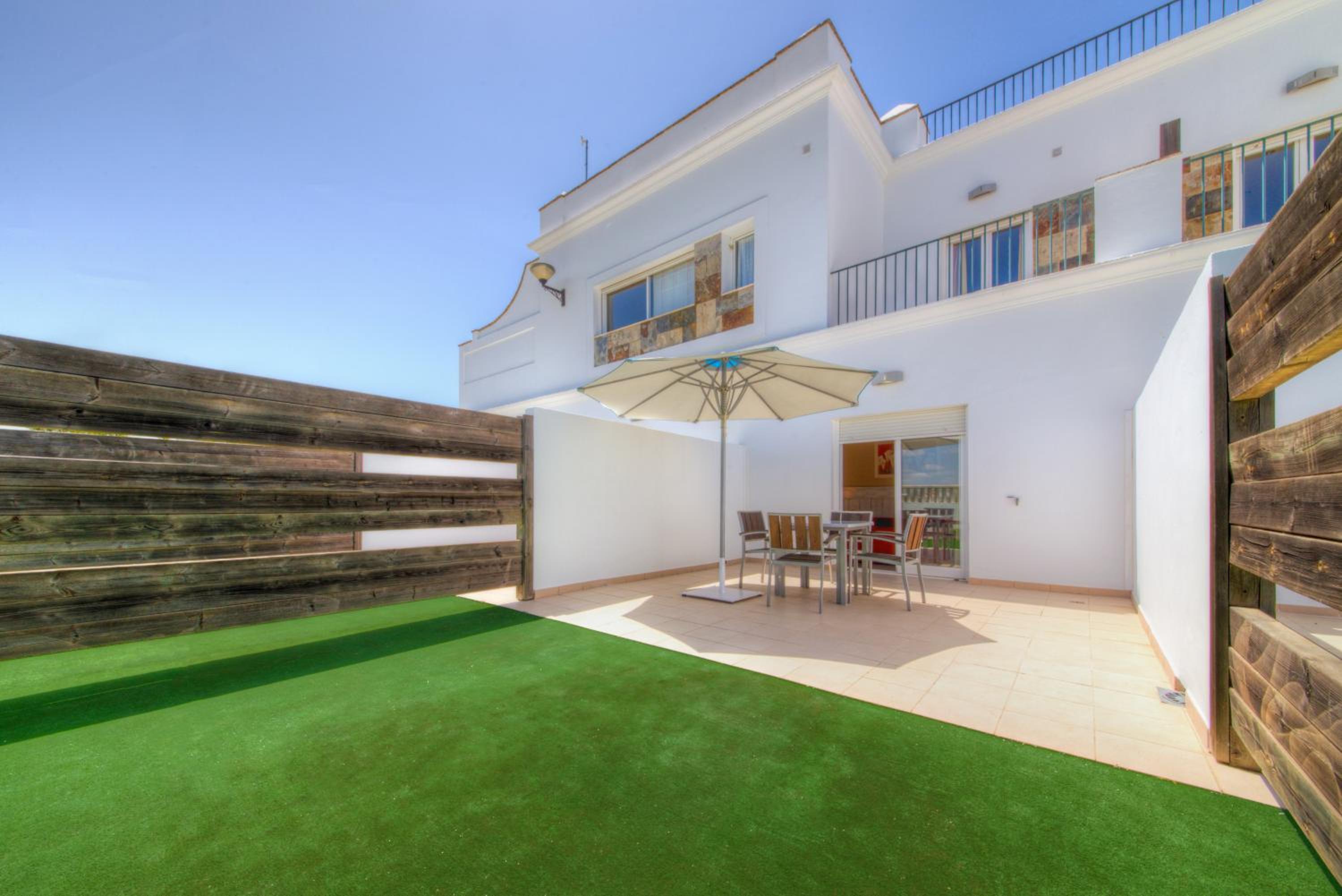 Superior One-Bedroom Apartment with Terrace (2 Adults) - Photo 12