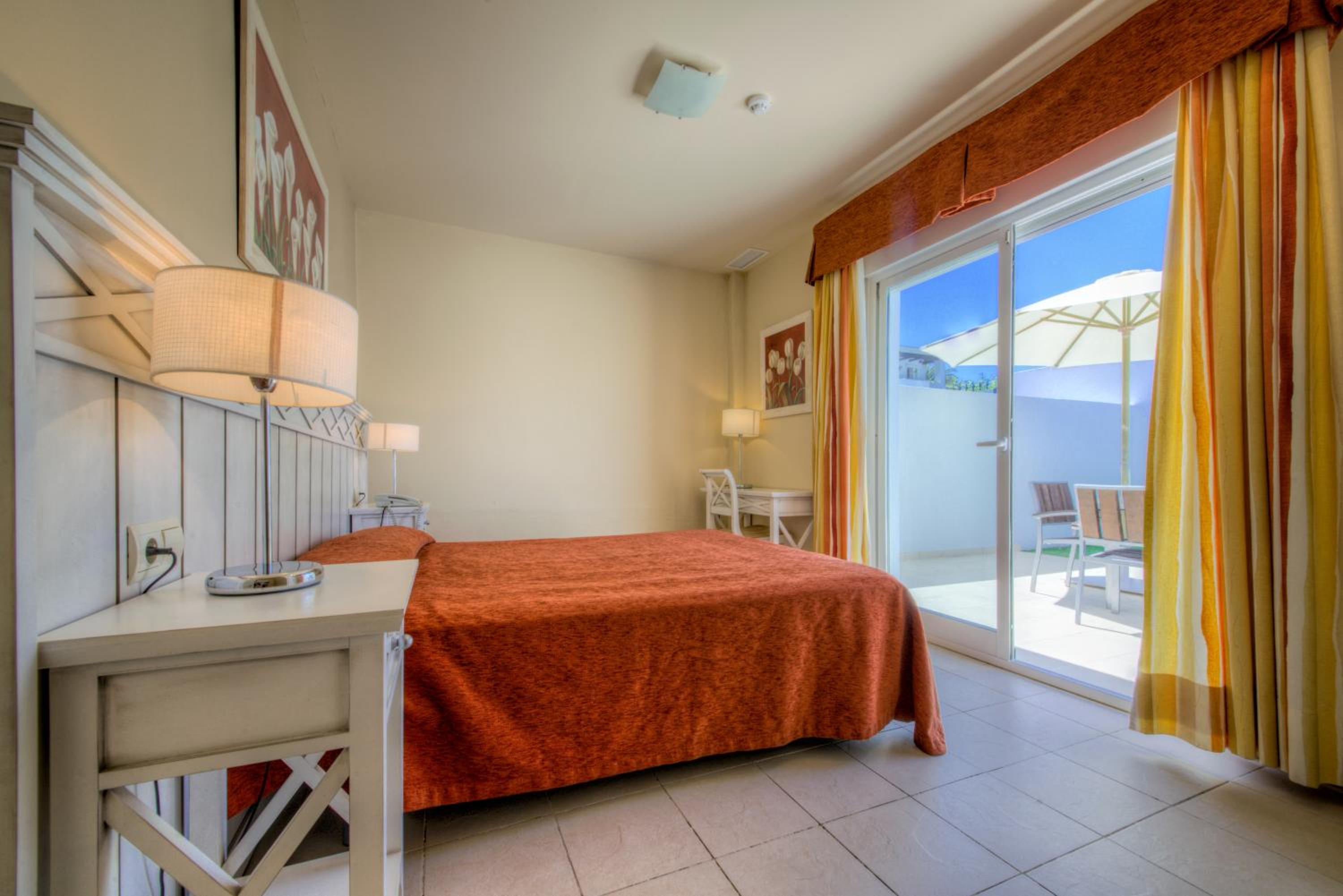 Superior One-Bedroom Apartment with Terrace (3 Adults) photo 2
