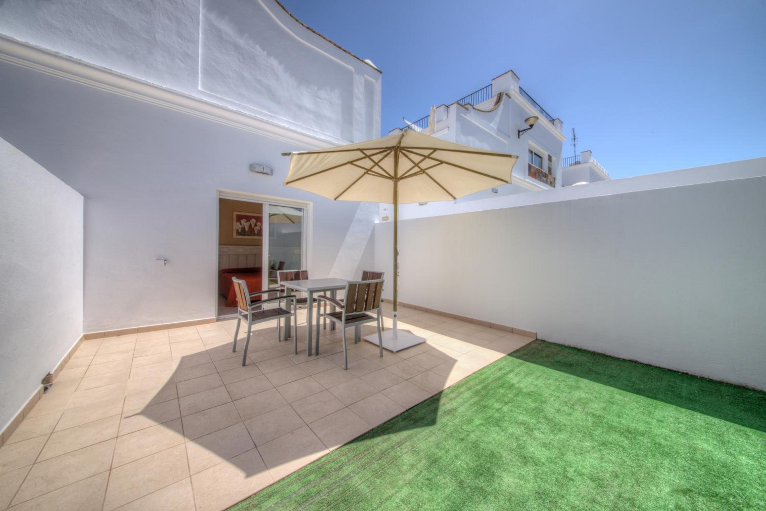 Superior One-Bedroom Apartment with Terrace (2 Adults) - Photo 9