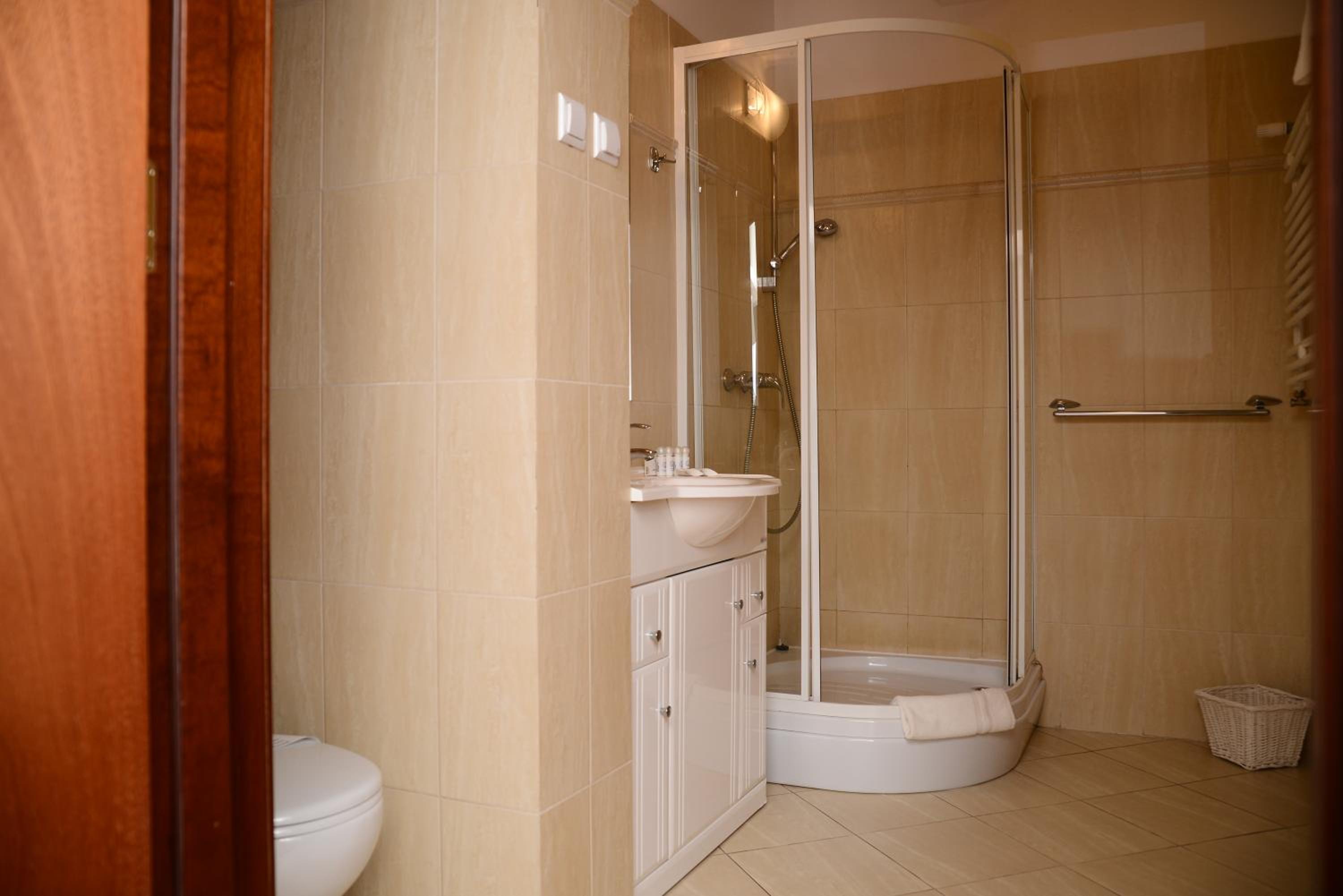 Suite - Photo 11