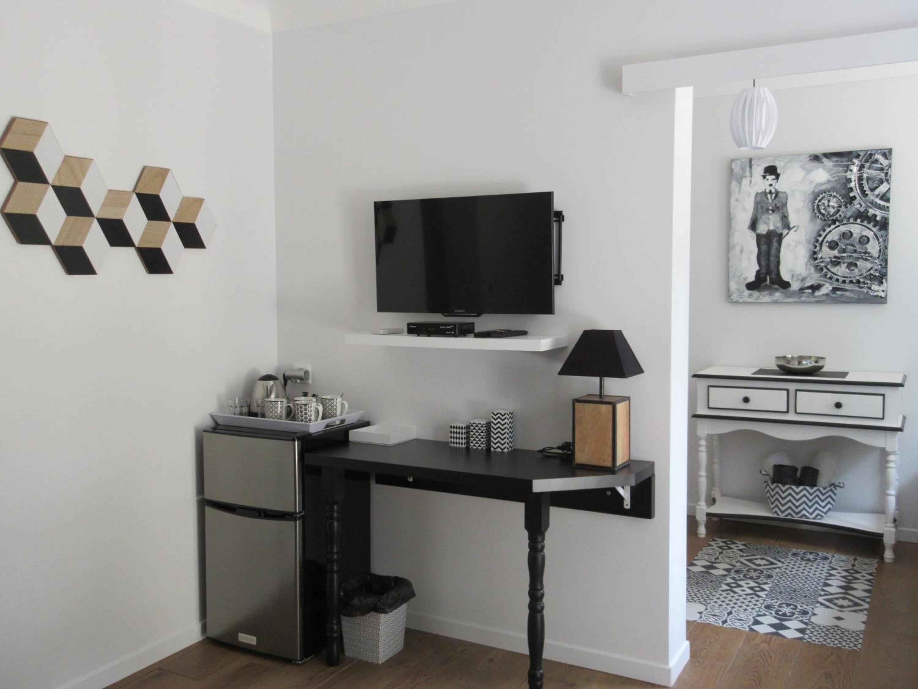 Suite 4 people photo 3