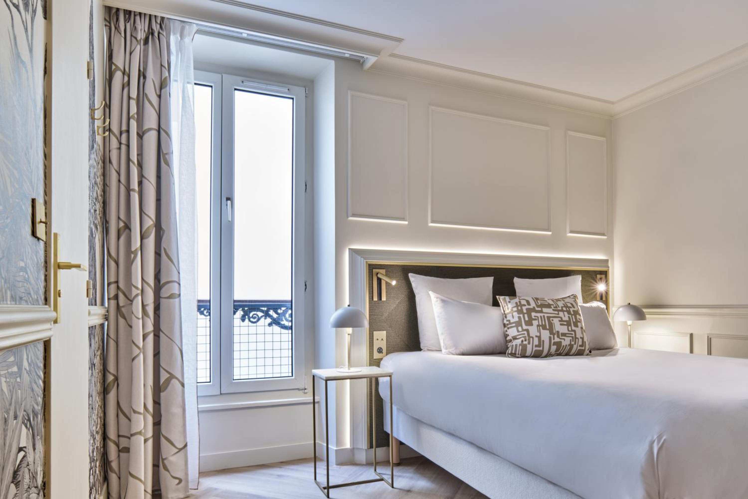 Superior Double Room thumbnail 6