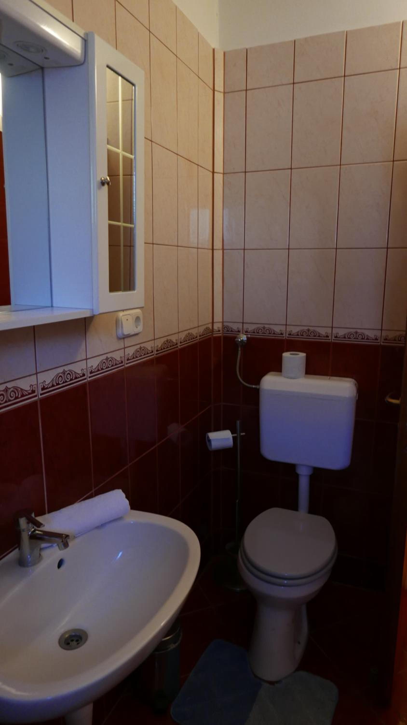 Quadruple Room with Bath photo 3