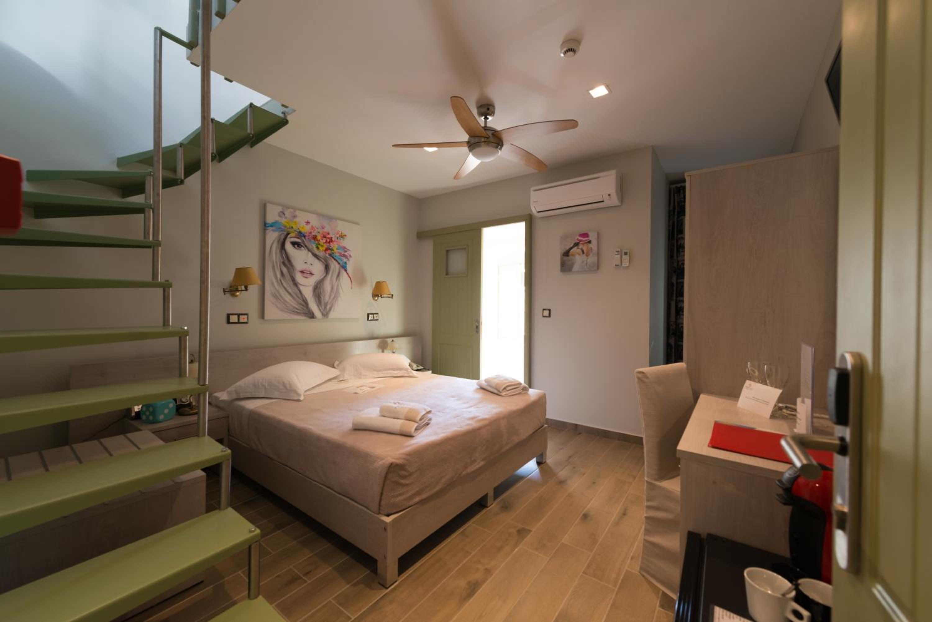 Iokasti Suite photo 3