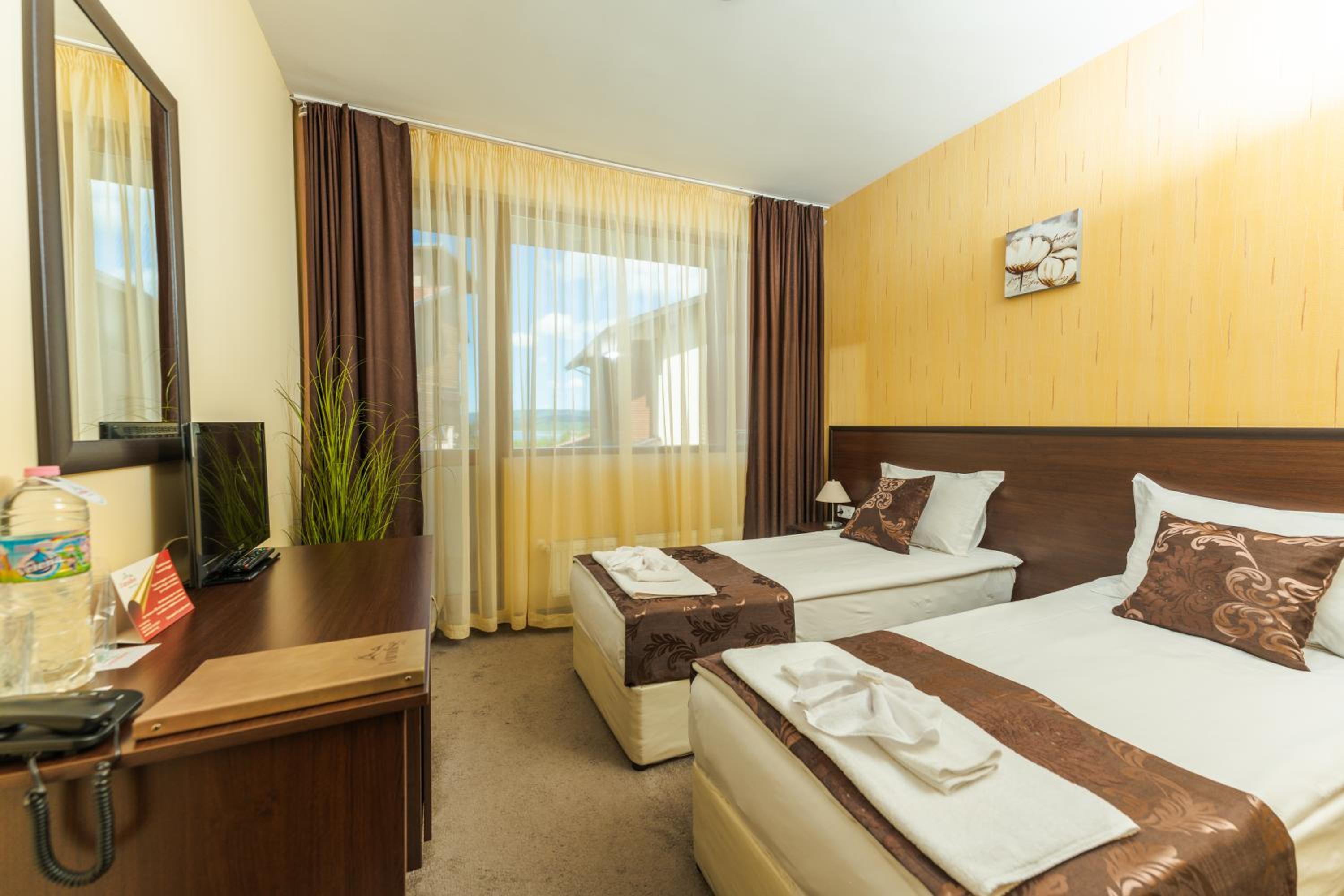 Double Room with Pool View - Photo 2