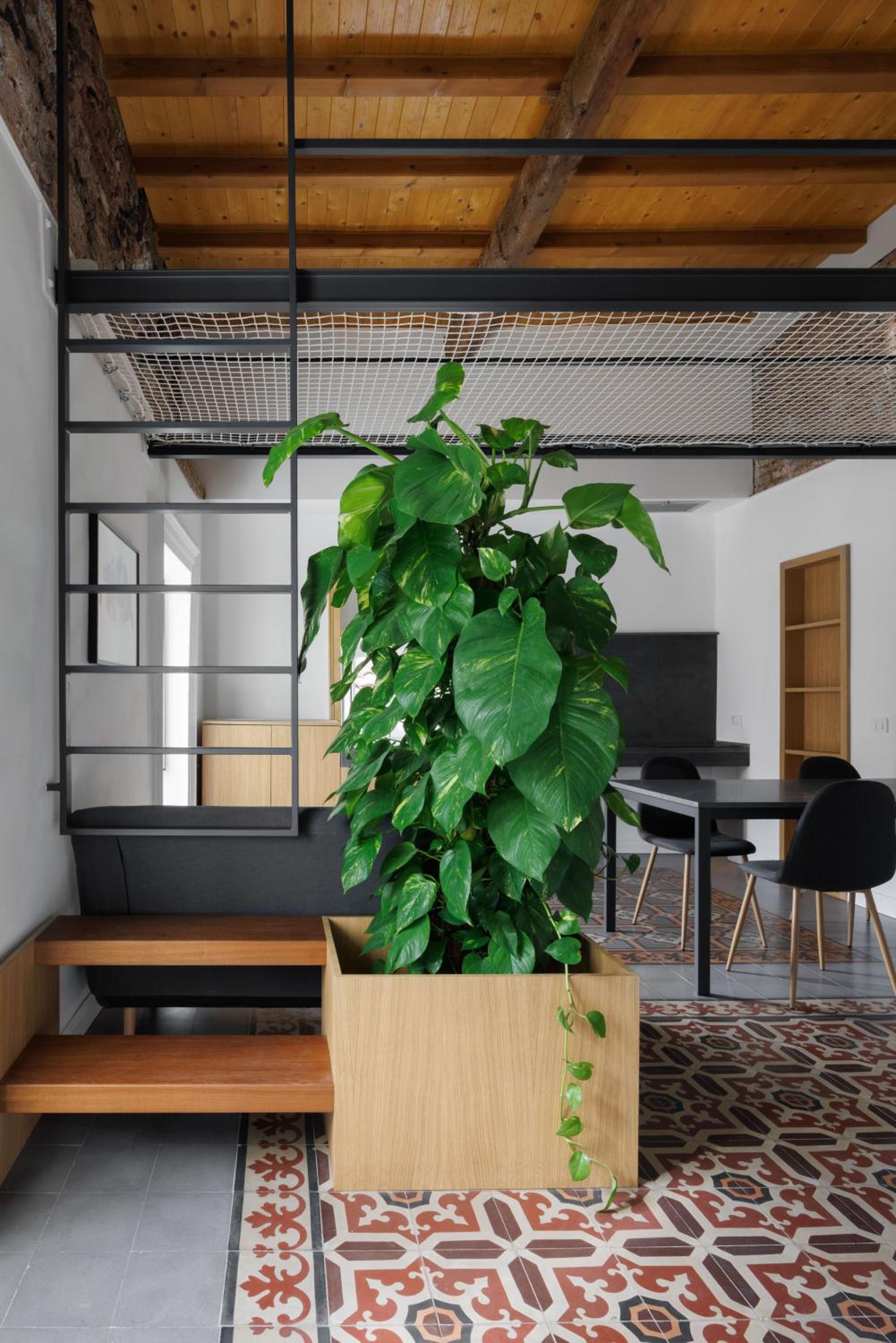 One-Bedroom Loft Apartment with One Queen Bed