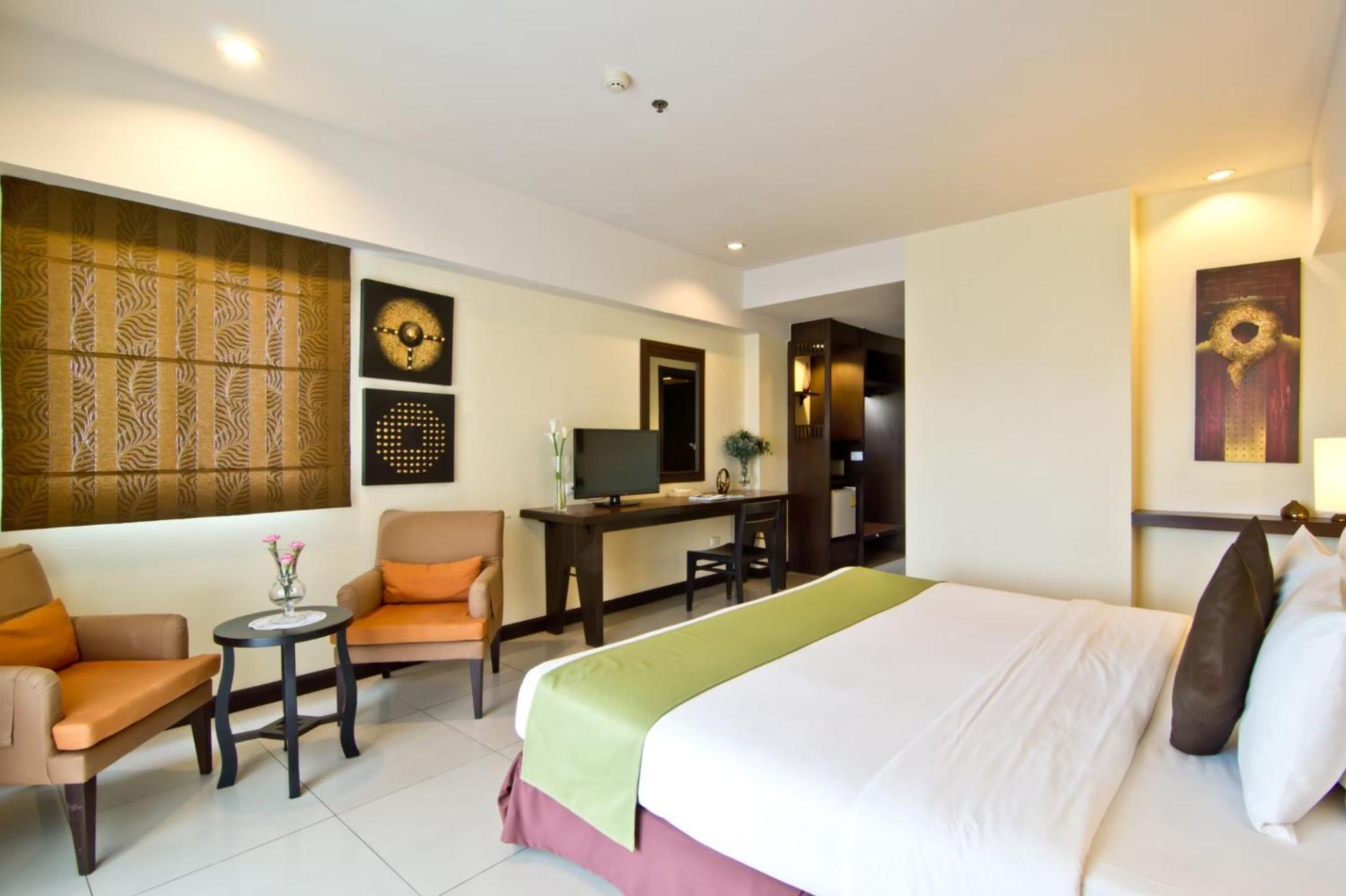 Deluxe Double or Twin Room with City View