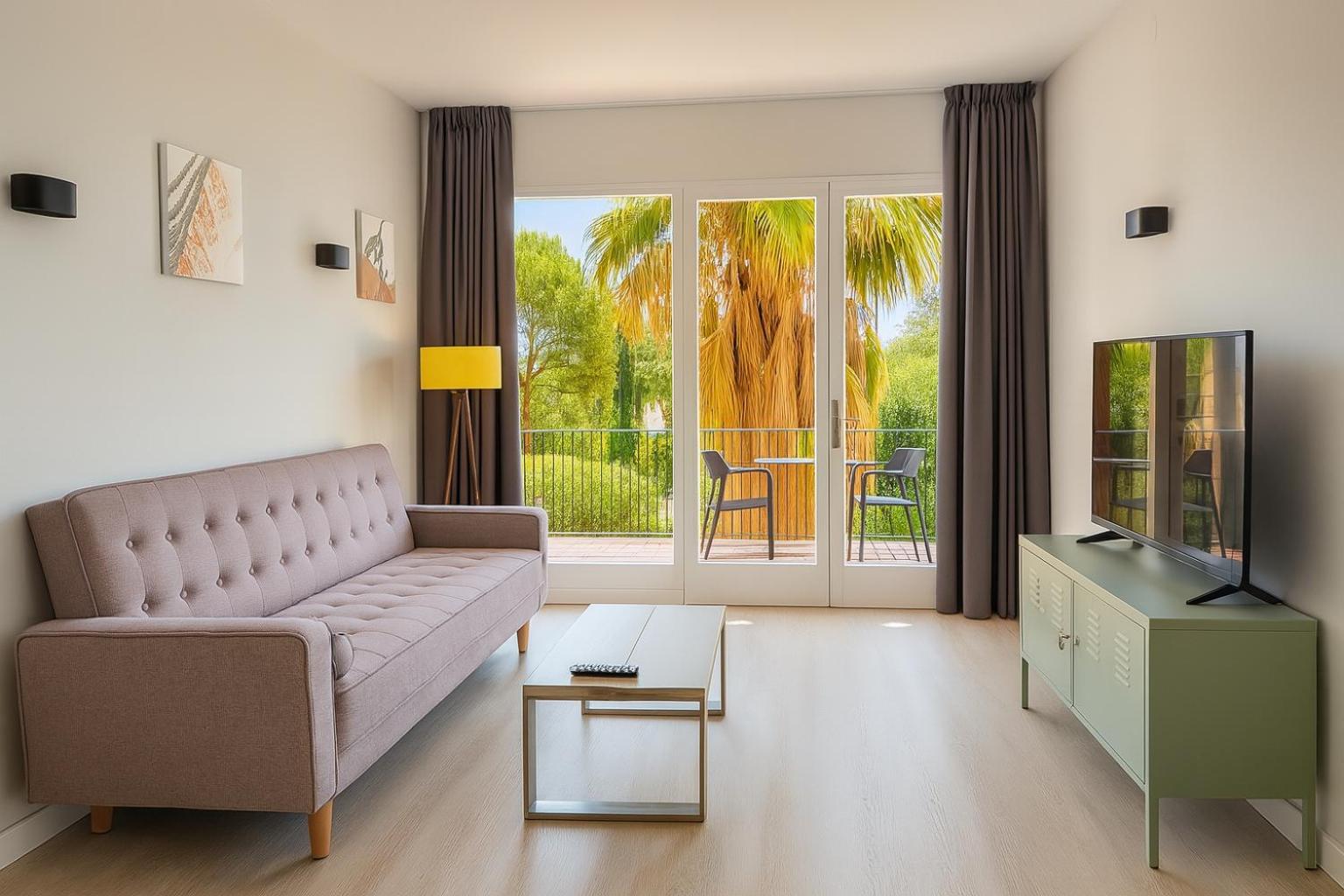 Family Room with Balcony photo 3