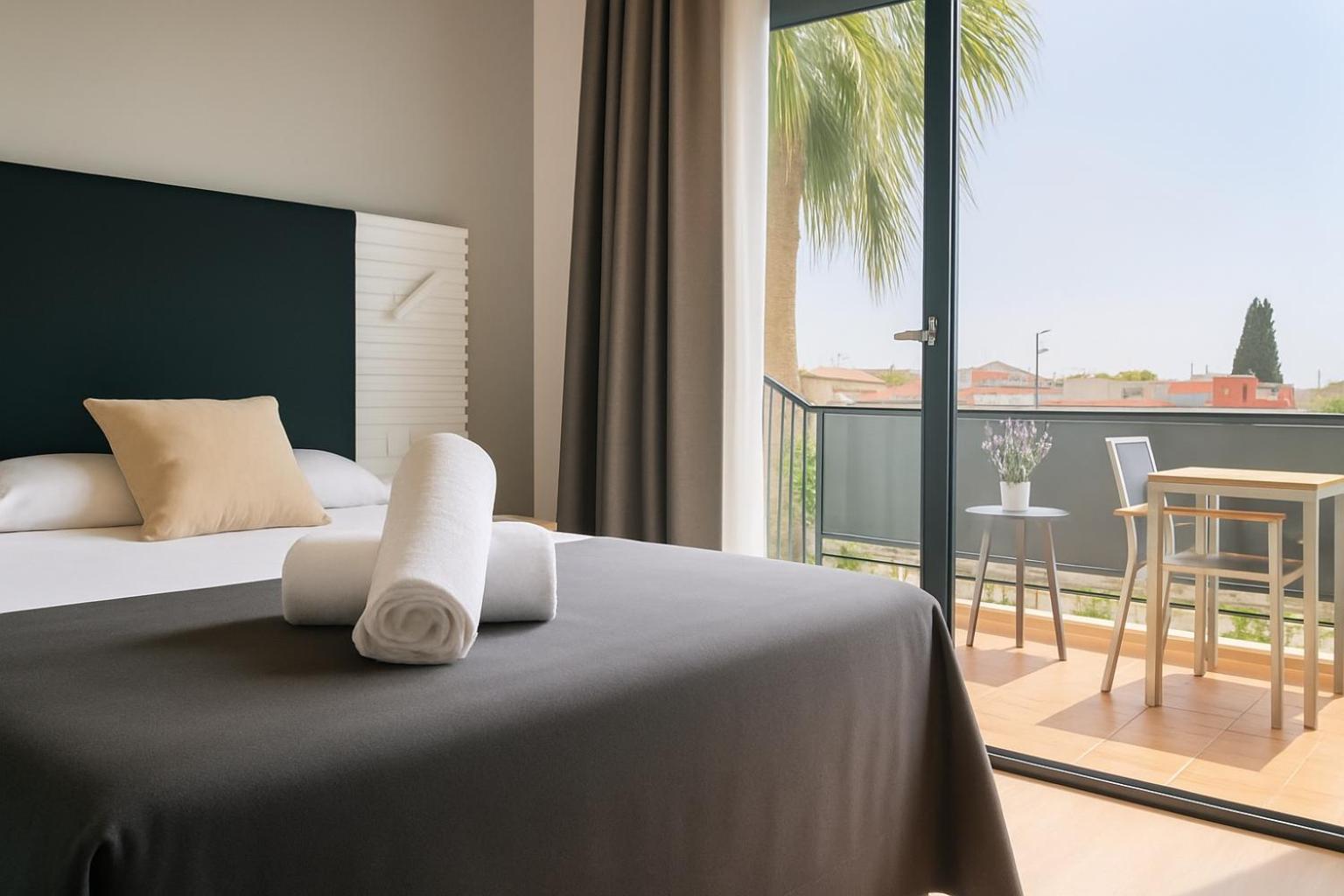 Double Room with Balcony (3 Adults) photo 3